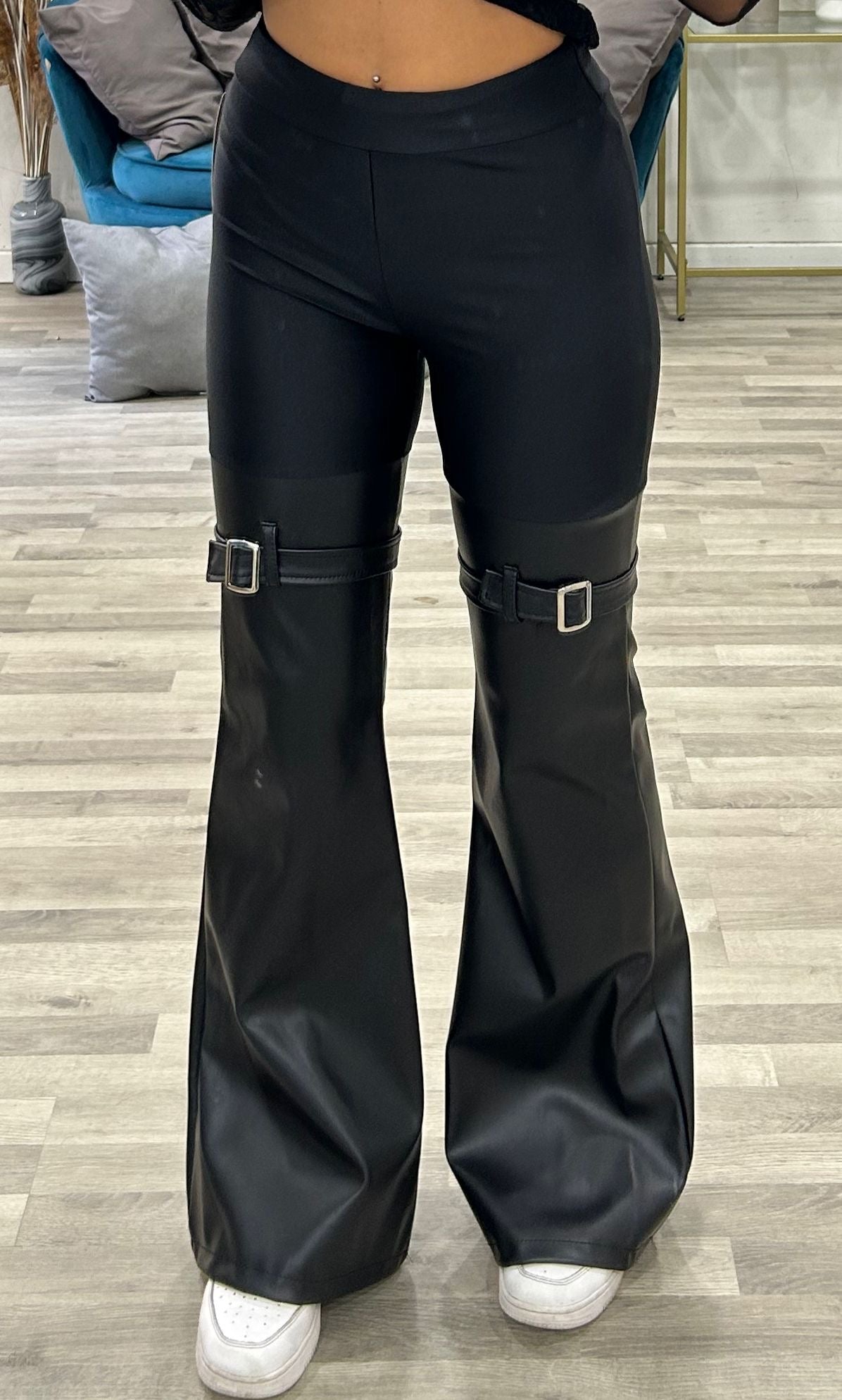 pantalone con ecopelle
