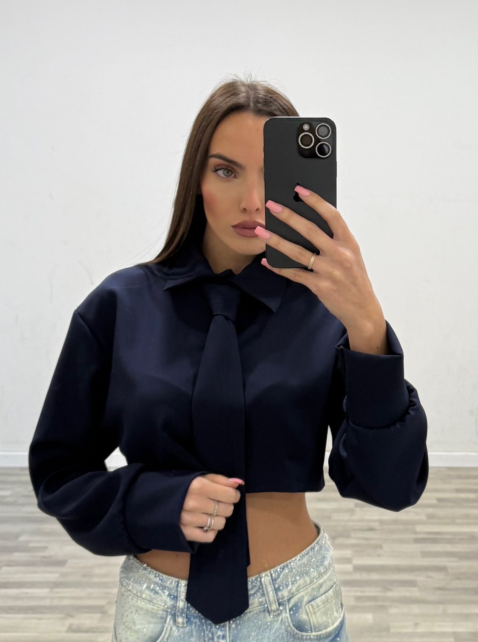 camicia corta con cravatta