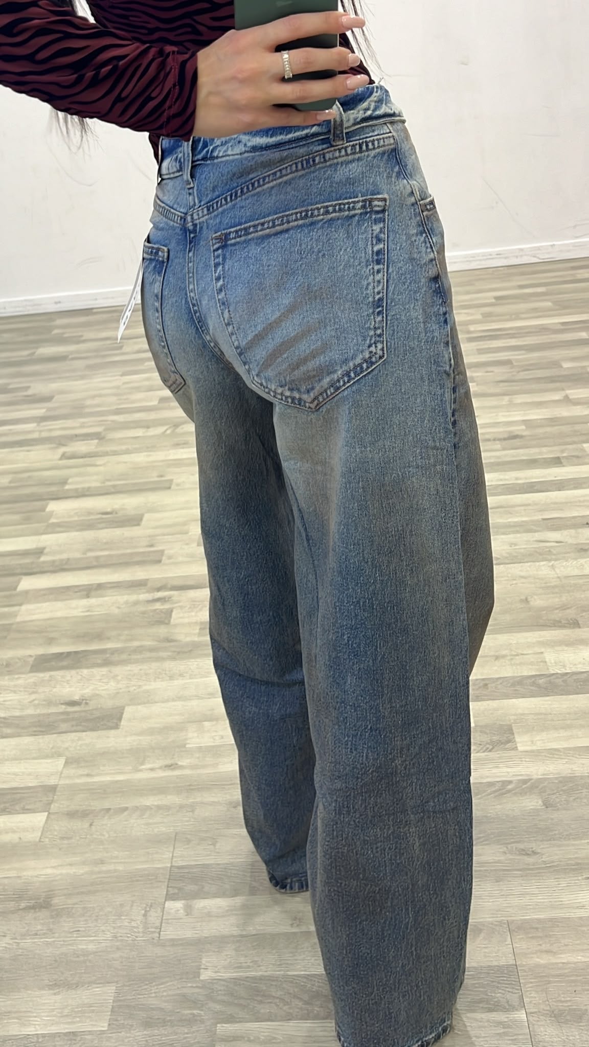 jeans con risvolto e sfumature