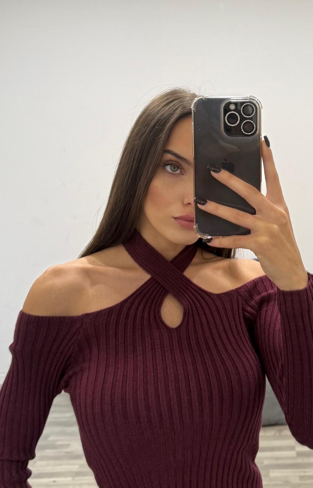 maglia con incrocio al collo