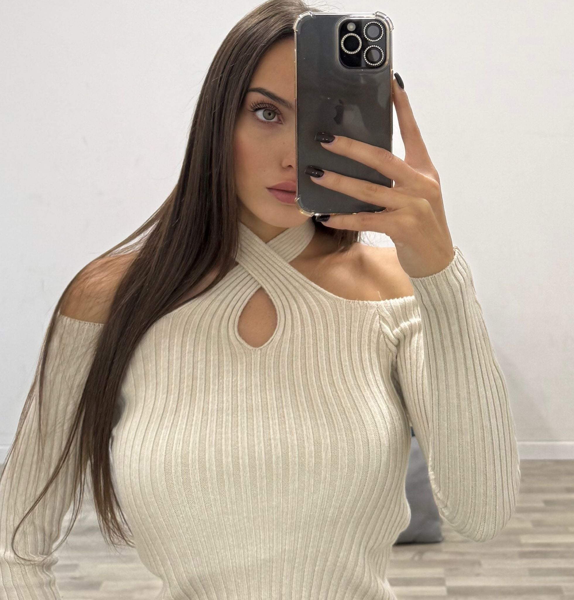 maglia con incrocio al collo