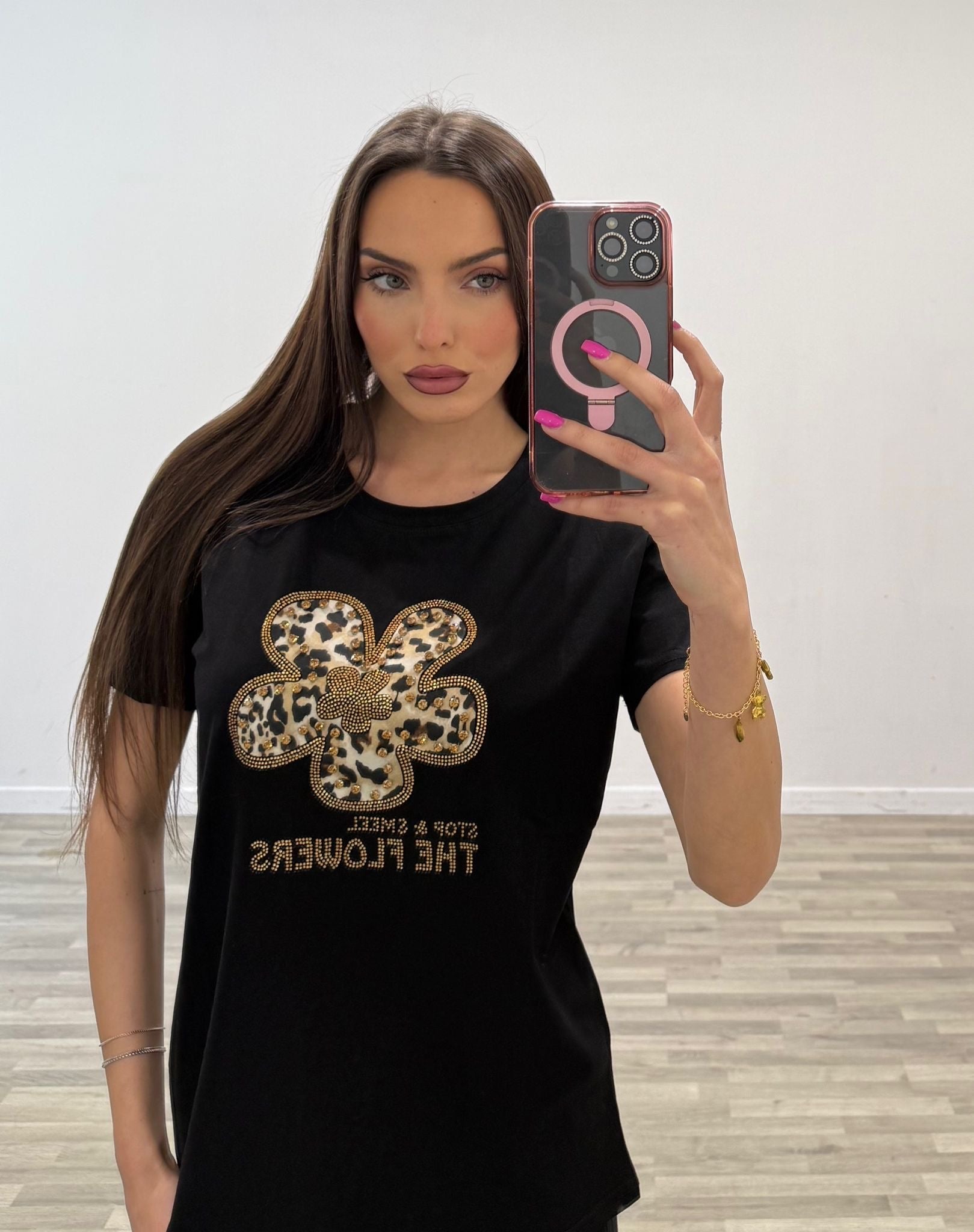 t-shirt con cuore maculato