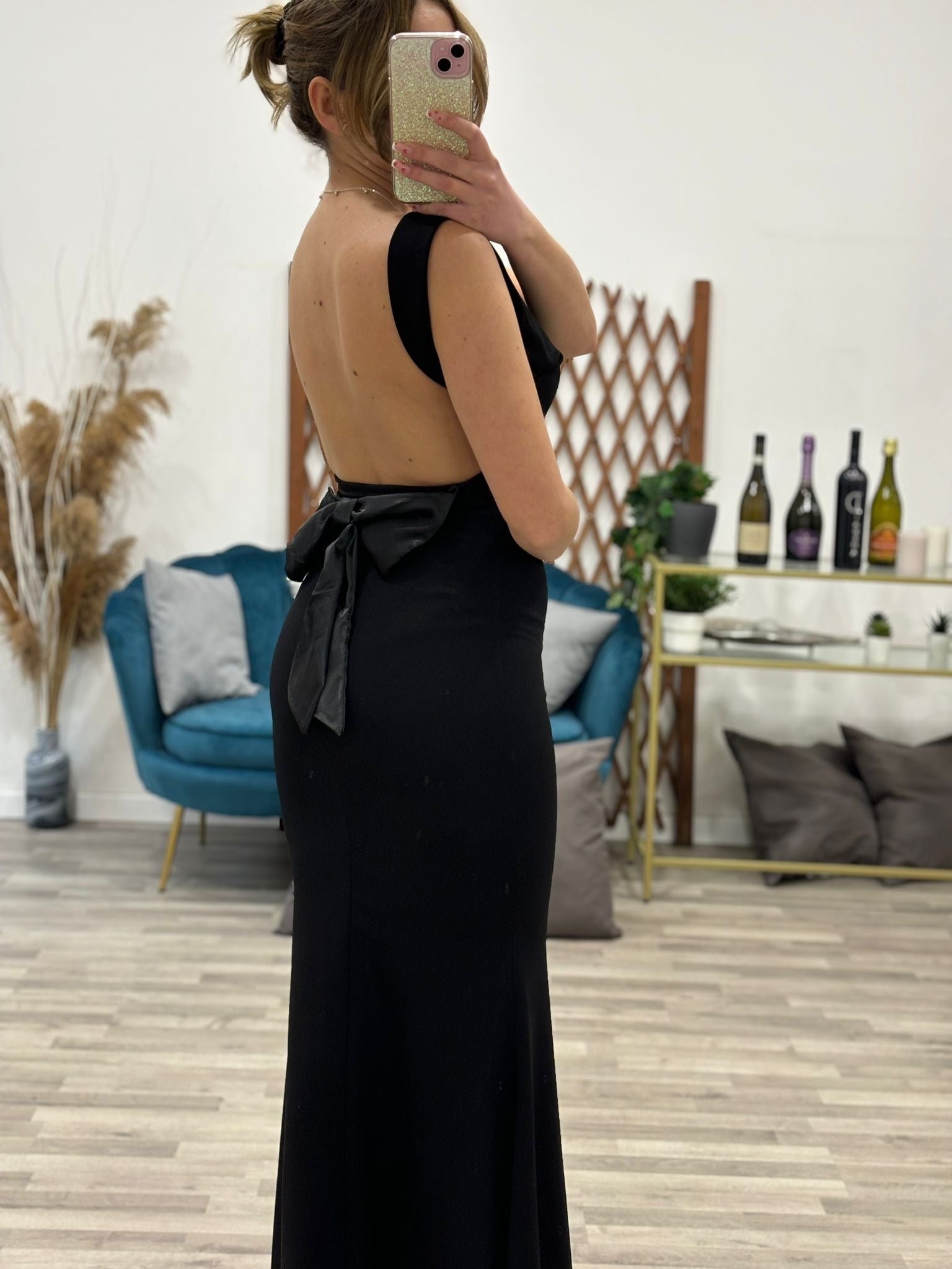 vestito scollato con fiocco