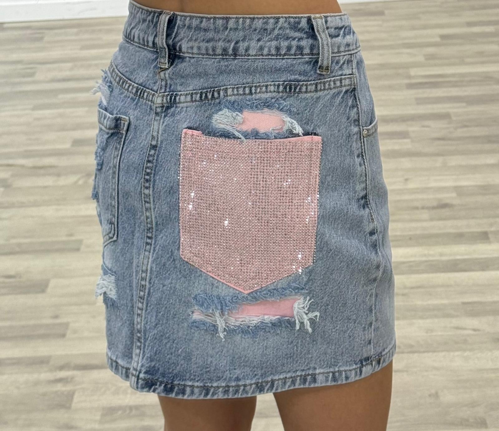 minigonna grigia con tasca rosa