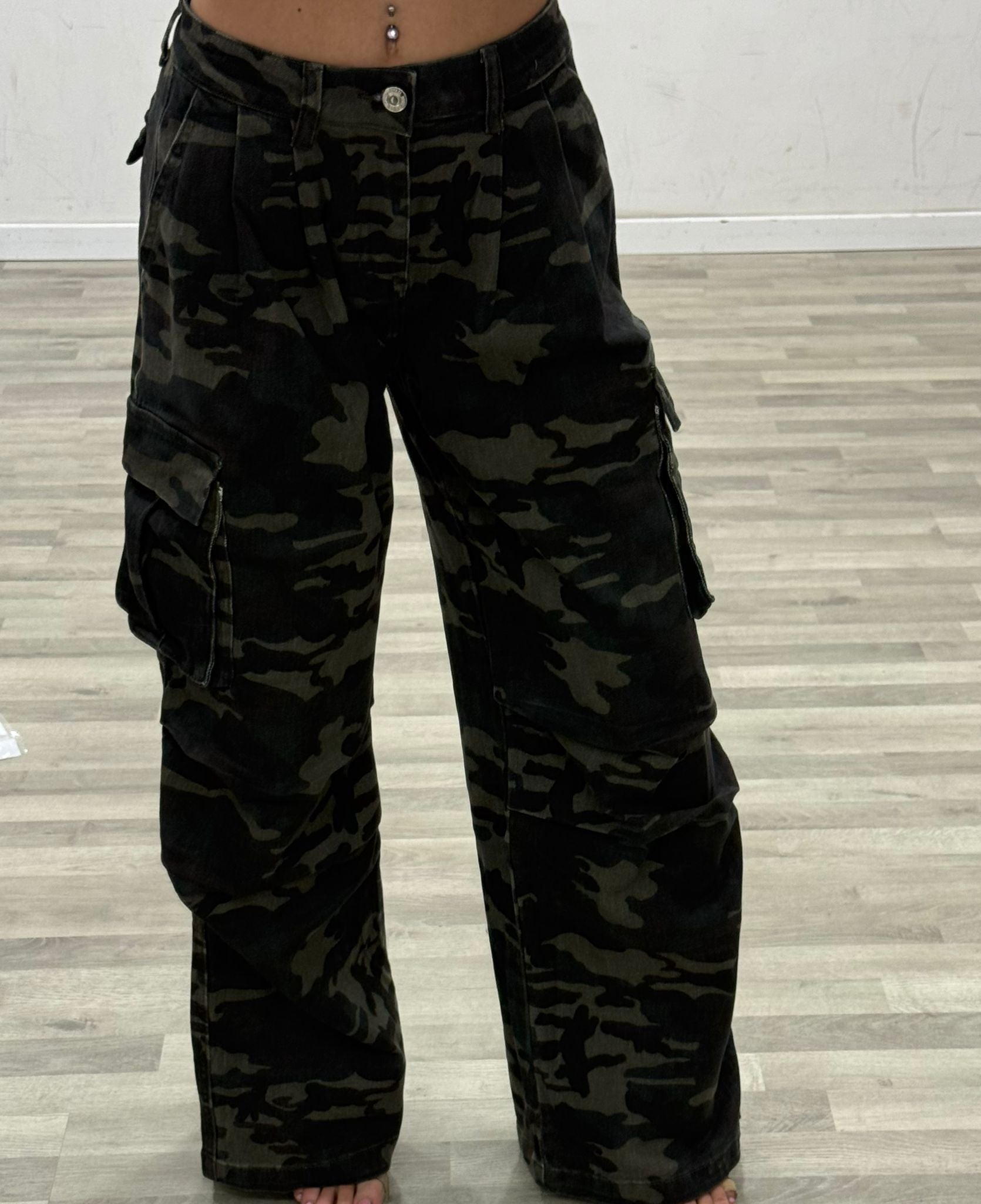 jeans camouflage con tasconi