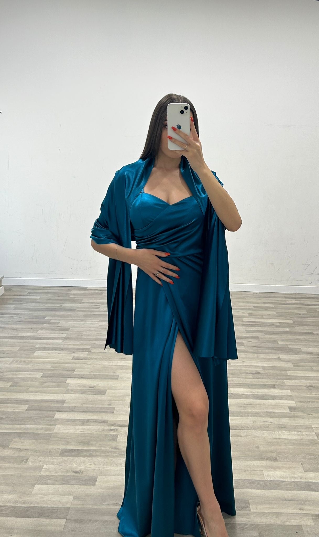 vestito con stola in raso