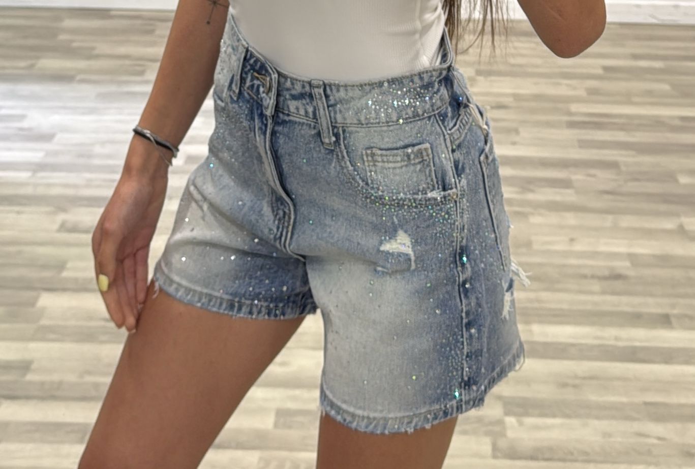 short denim con brillantini