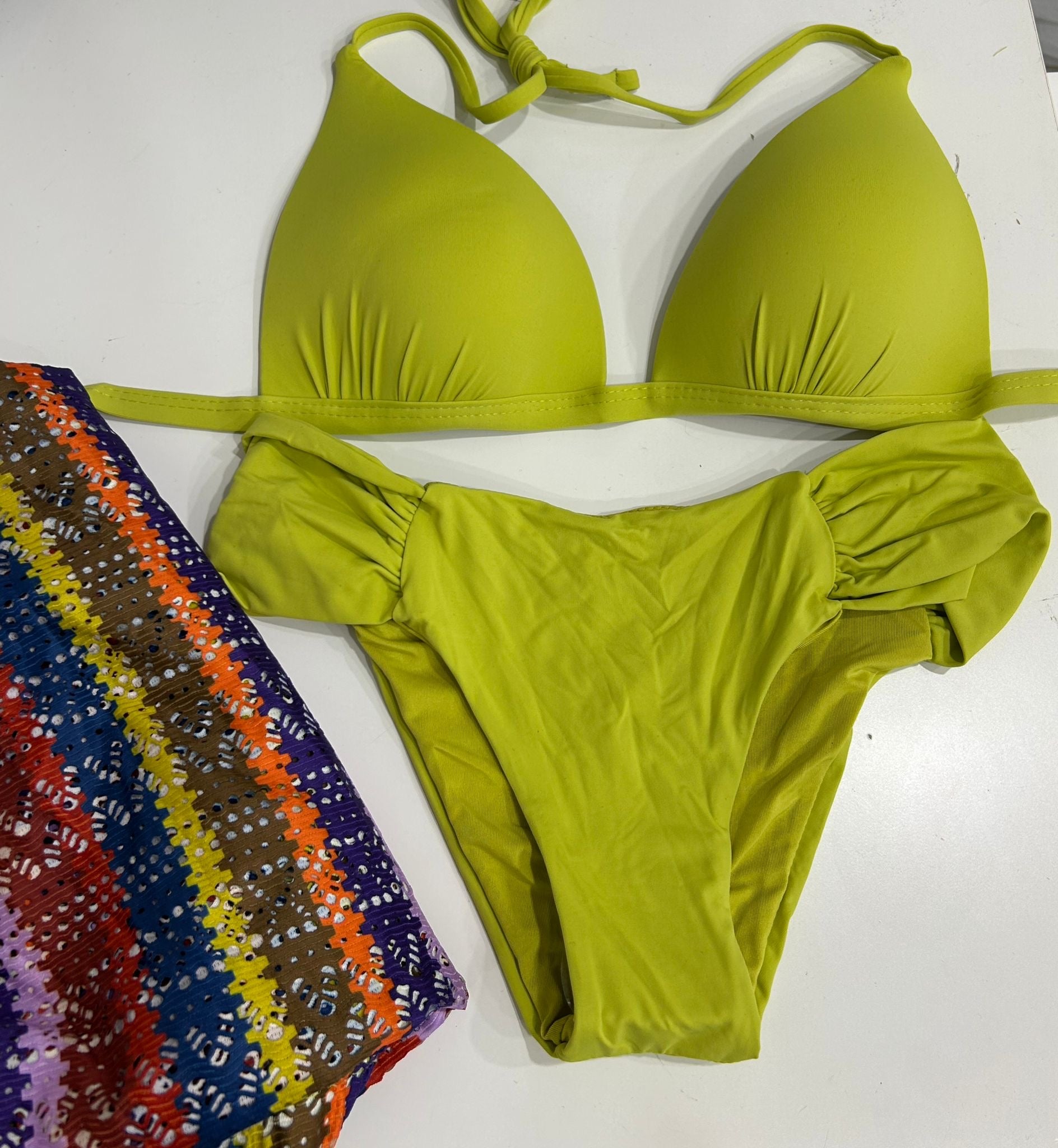 costume con pantalone multicolor