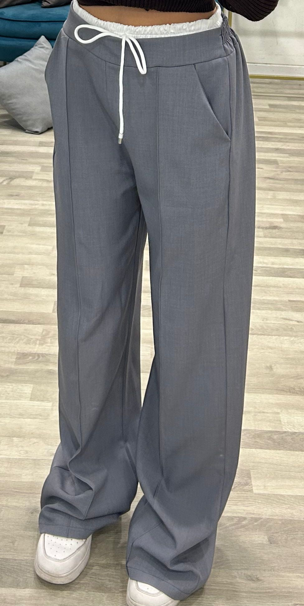 pantalone con molla bianca