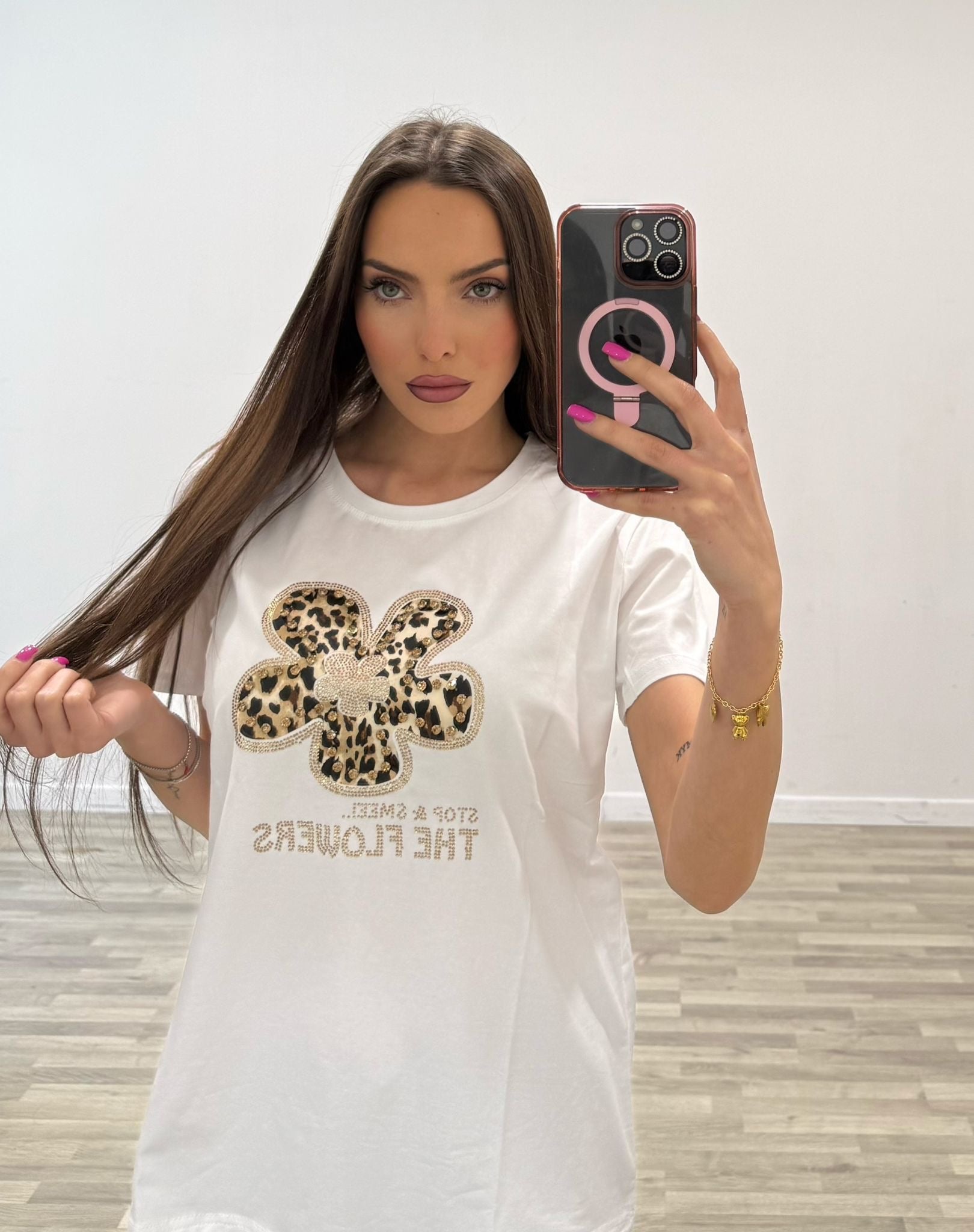 t-shirt con cuore maculato