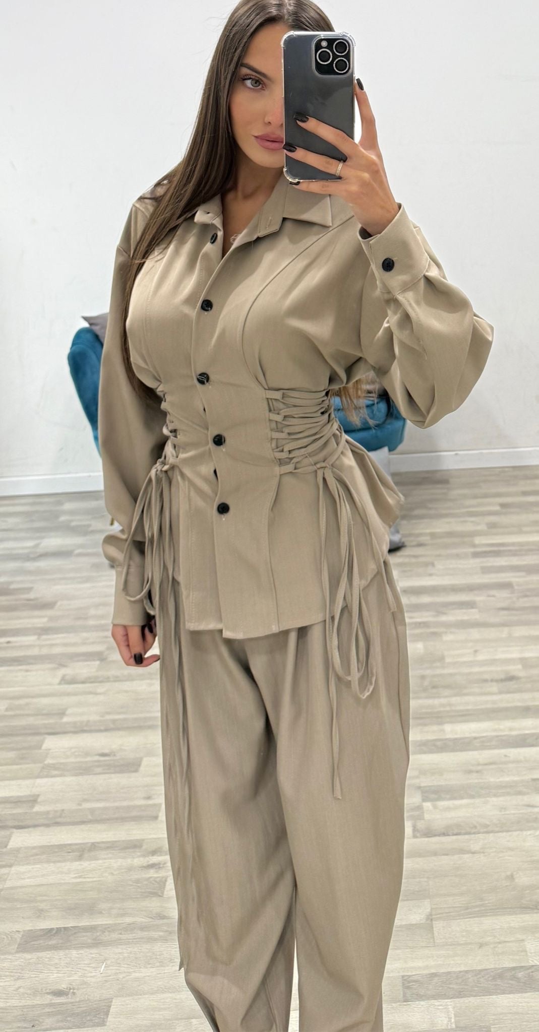completo camicia con lacci e pantalone