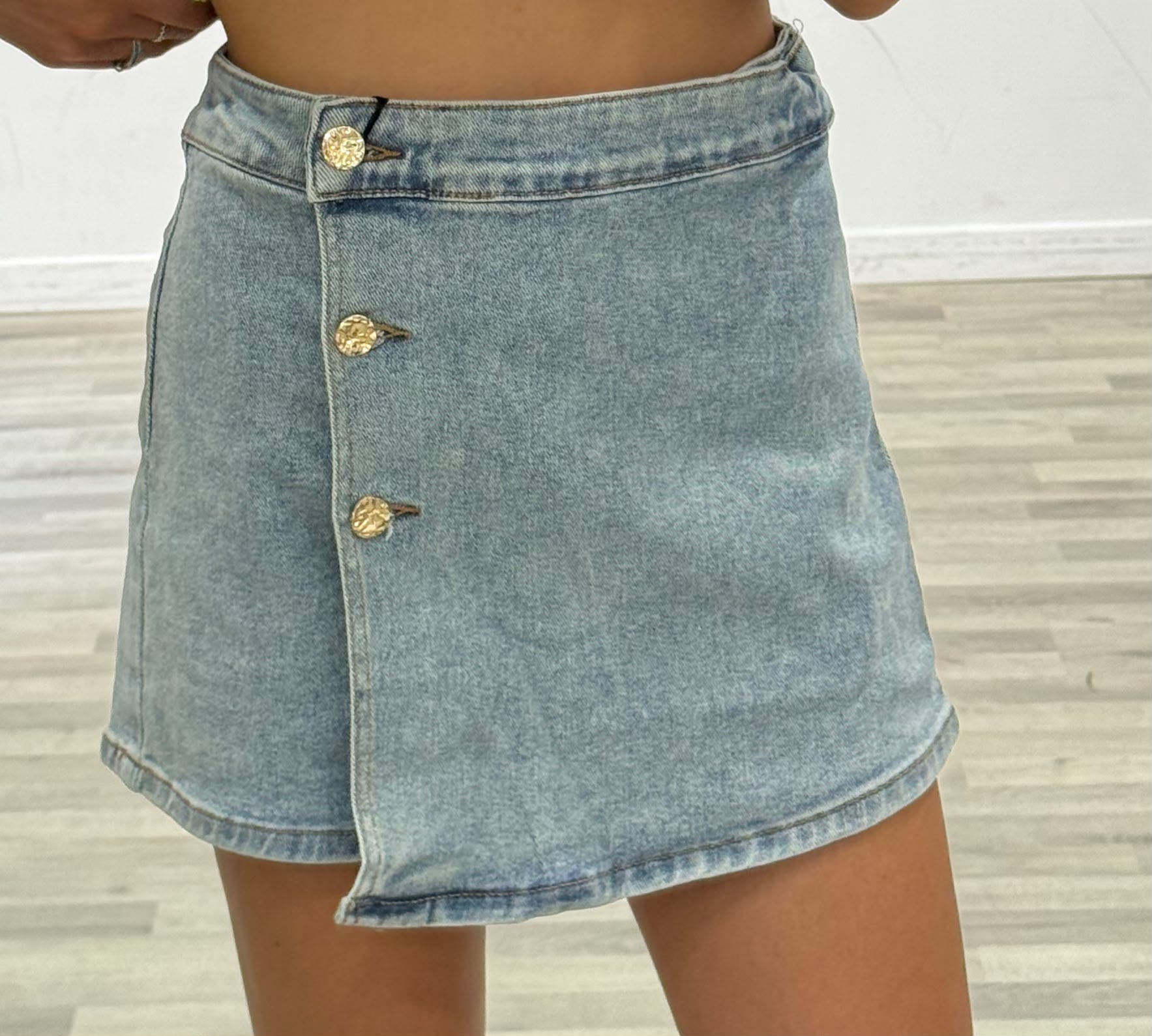 gonna con short di jeans adelaide