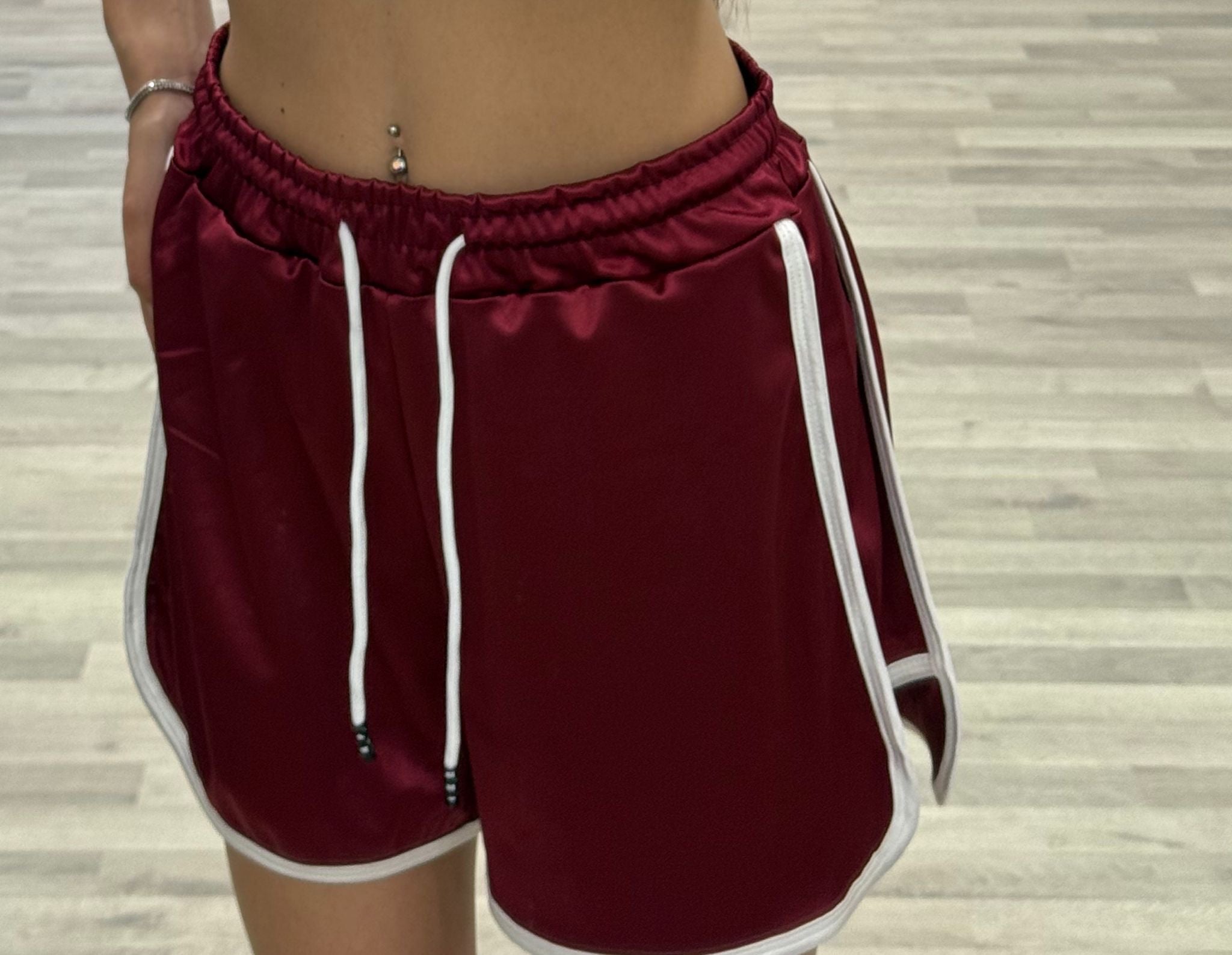 short con striscie laterali