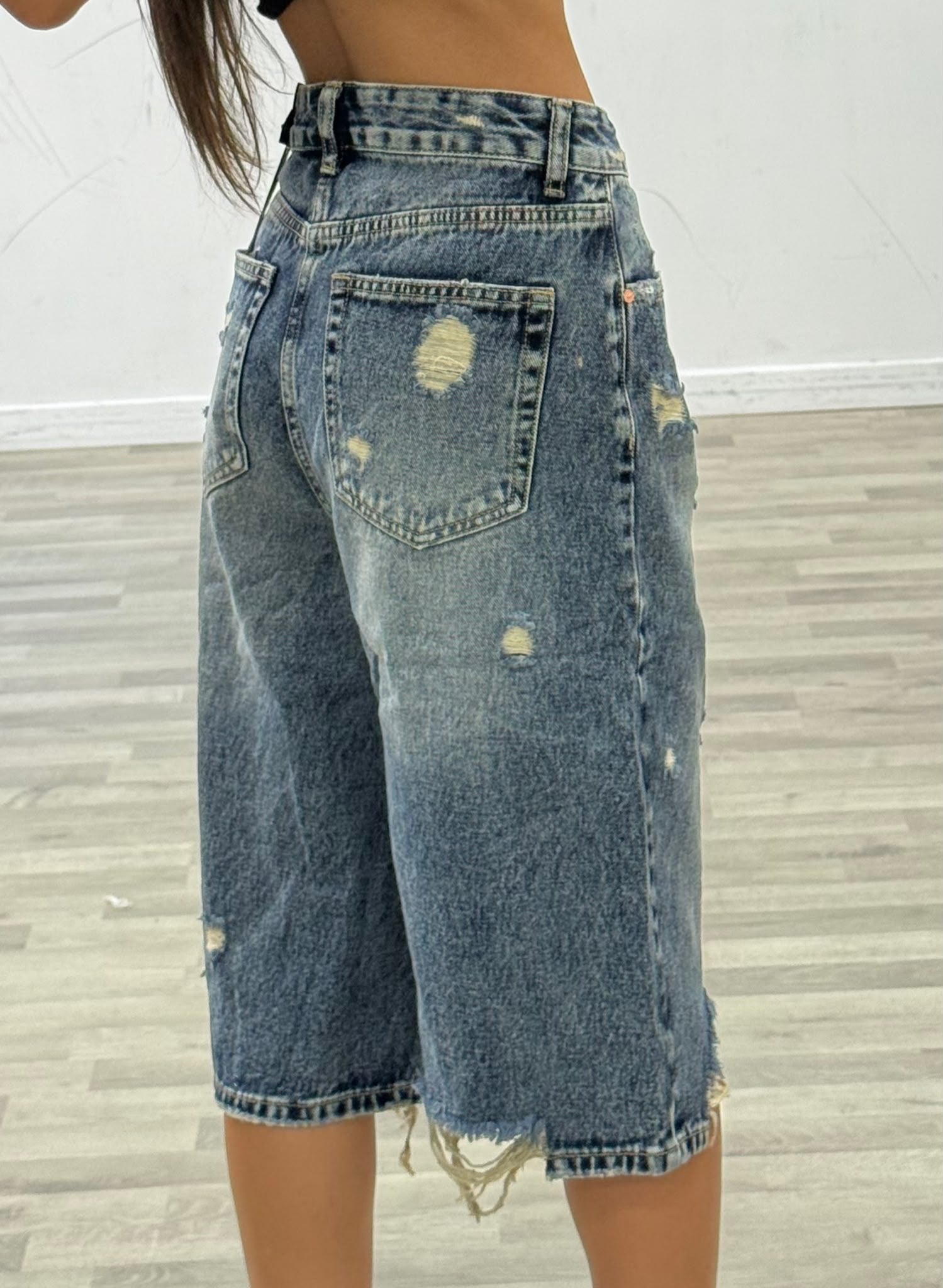 bermda di jeans strappi