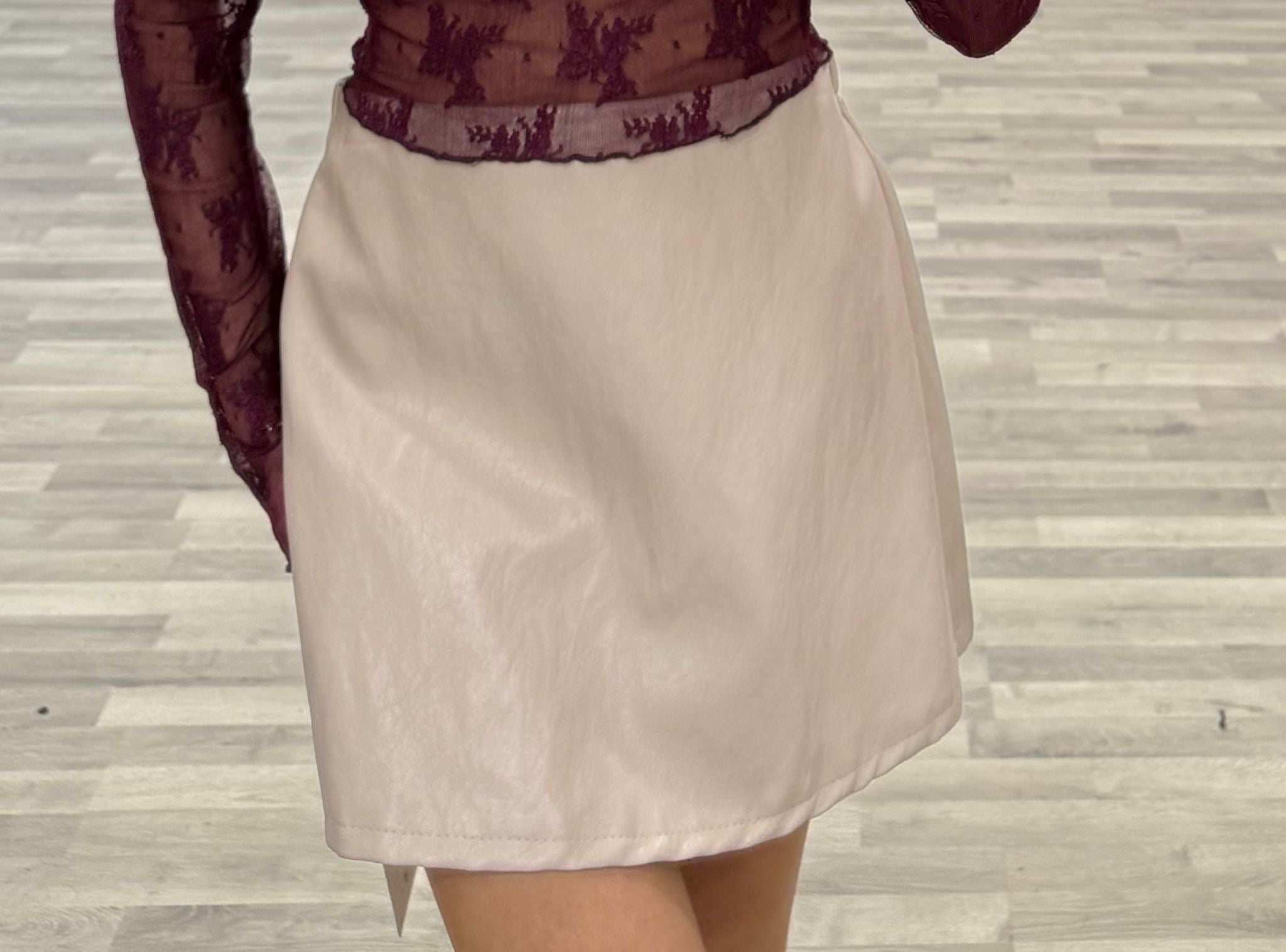 minigonna con short in ecopelle