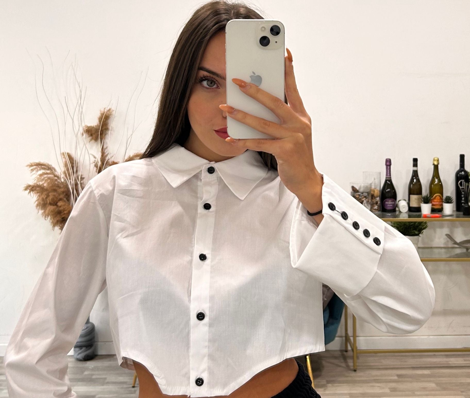 camicia corta con bottoncini neri