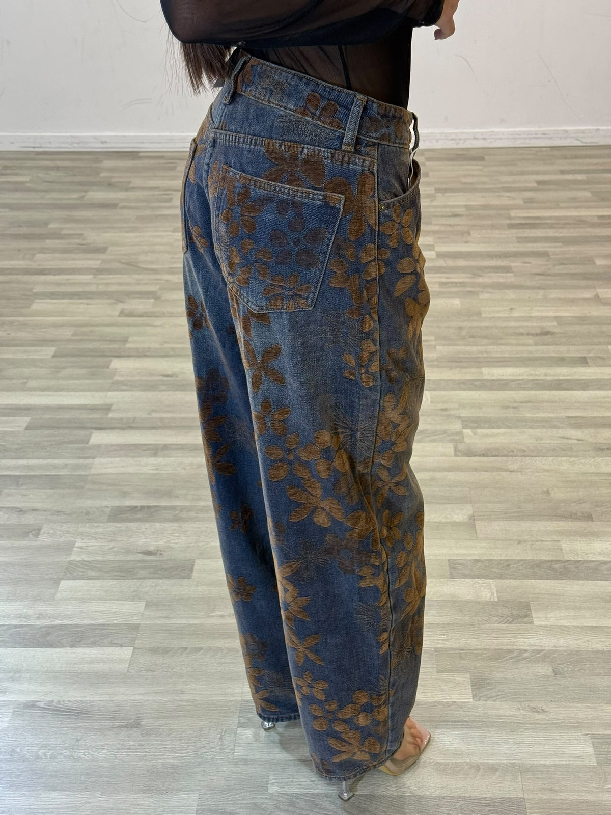 jeans con ricamo brown
