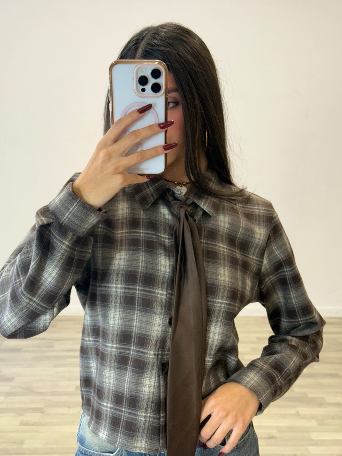 camicia corta a quadri con cravatta