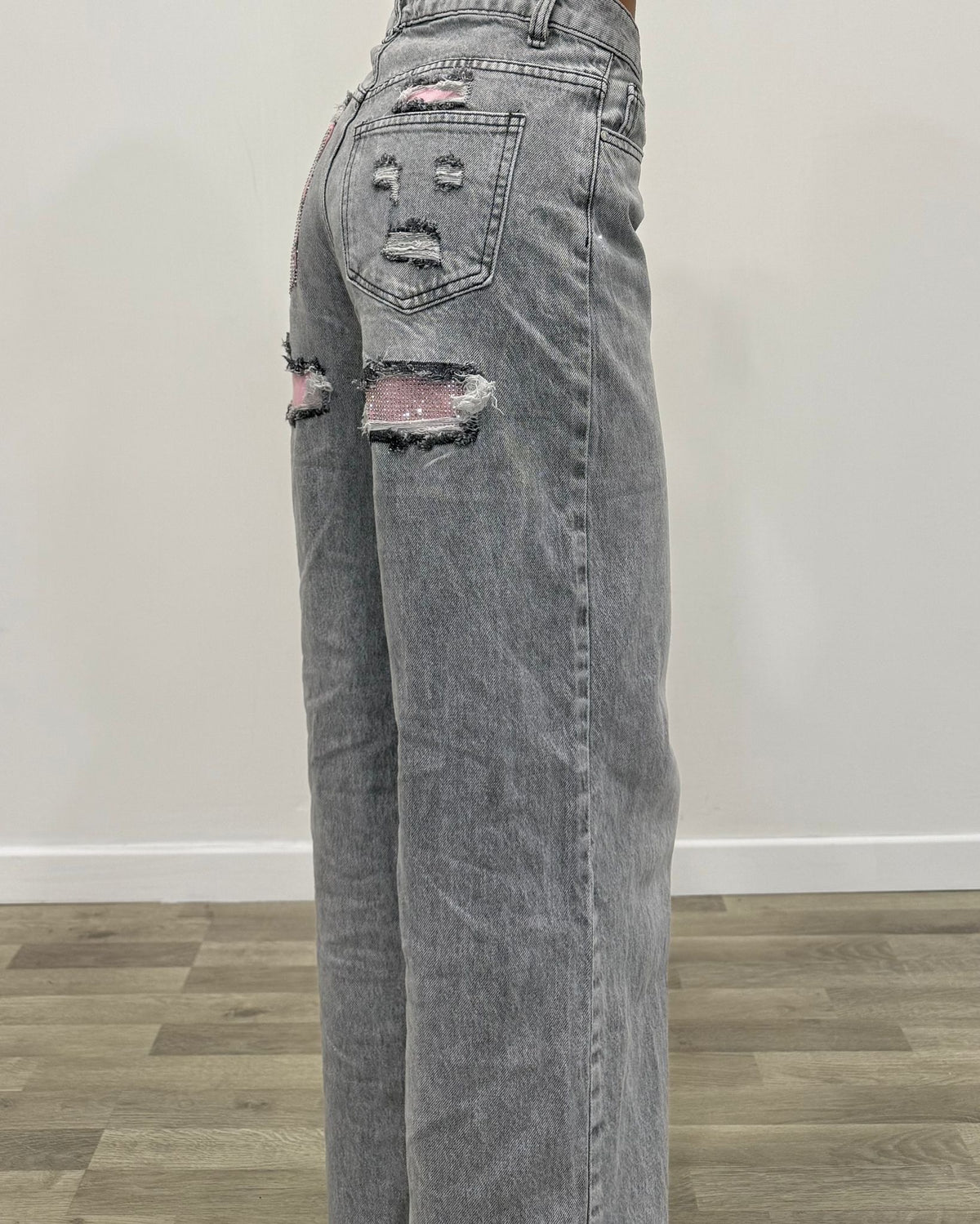 jeans grigio con tasca strass rosa