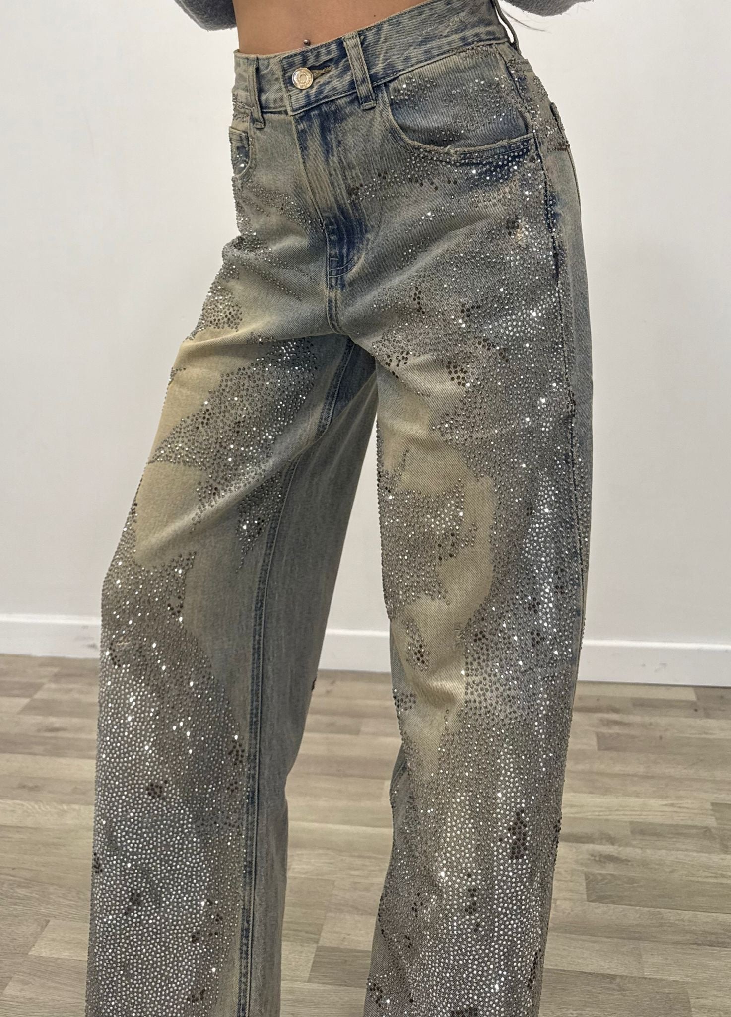 jeans sabbiato con brillantini