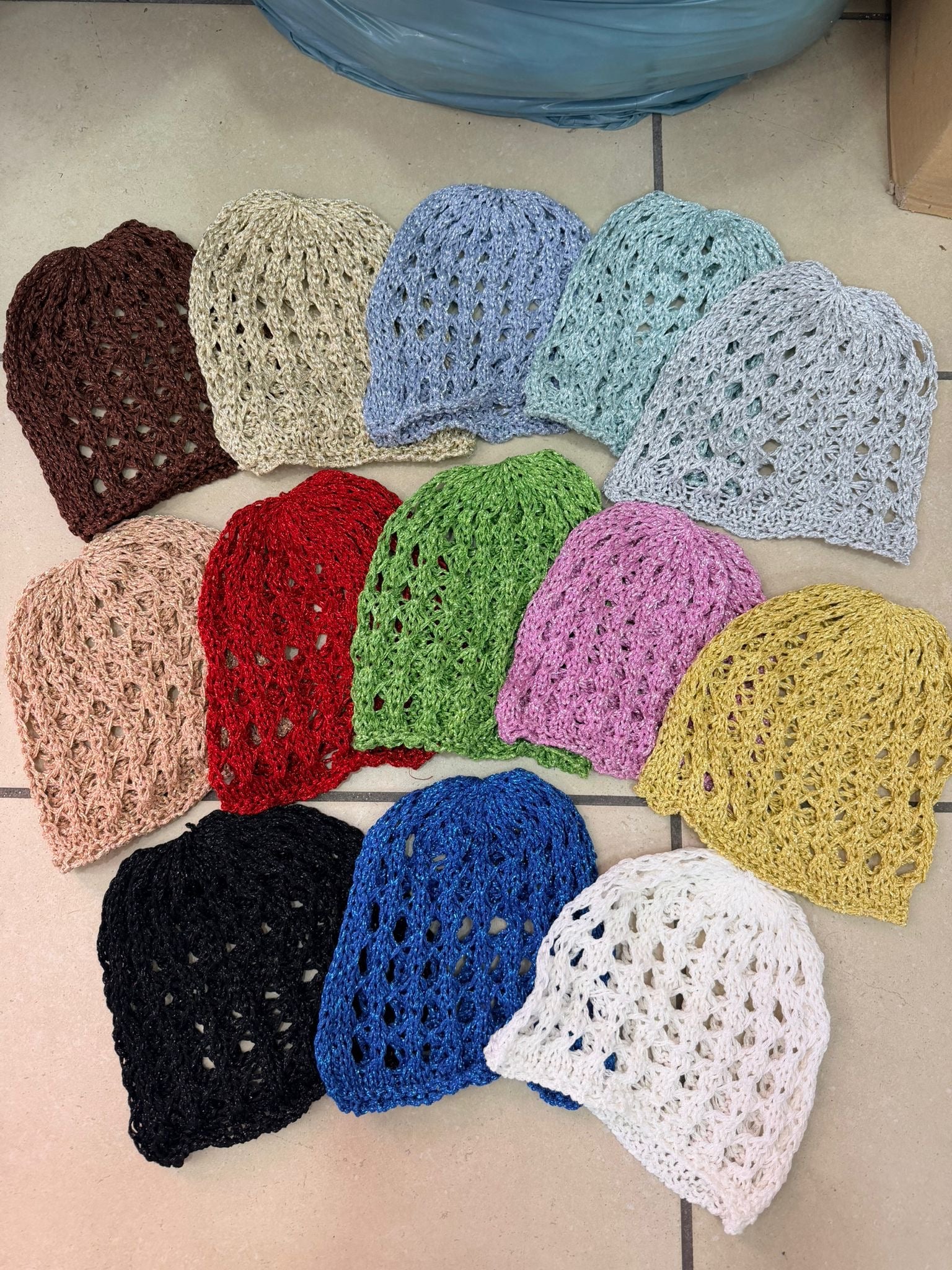 cappellino di uncinetto laminato