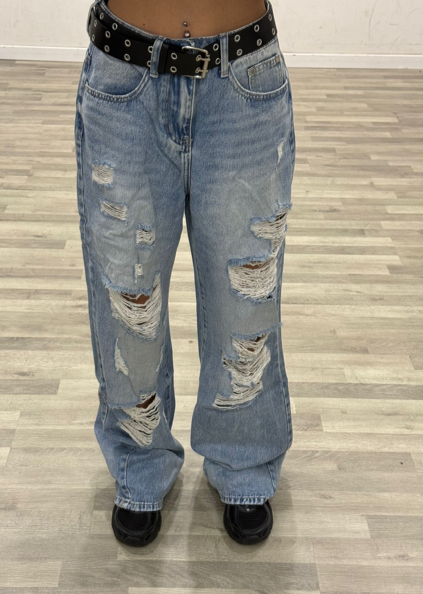 jeans palazzo con strappi