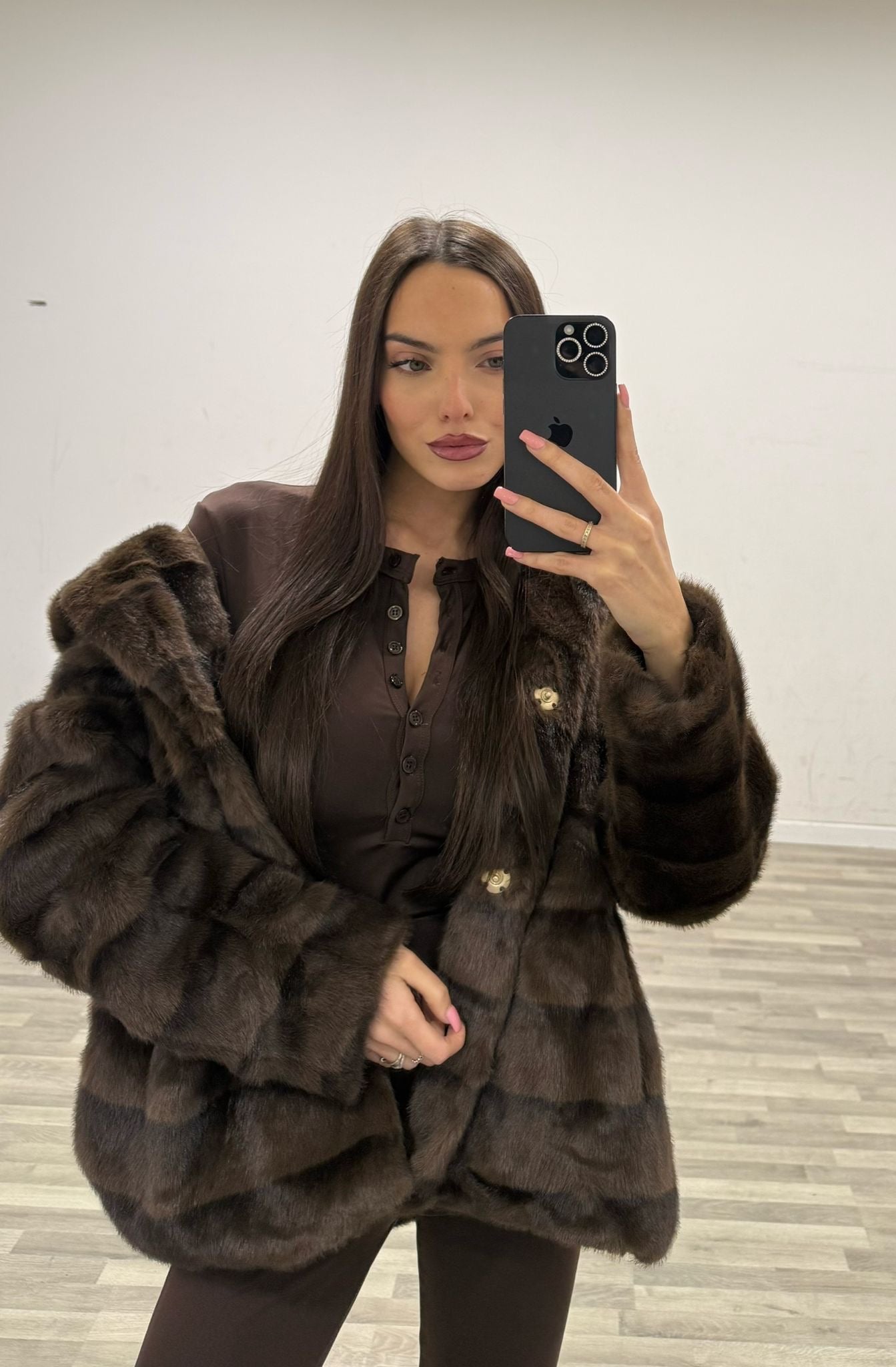 pelliccia con cappuccio e cintura