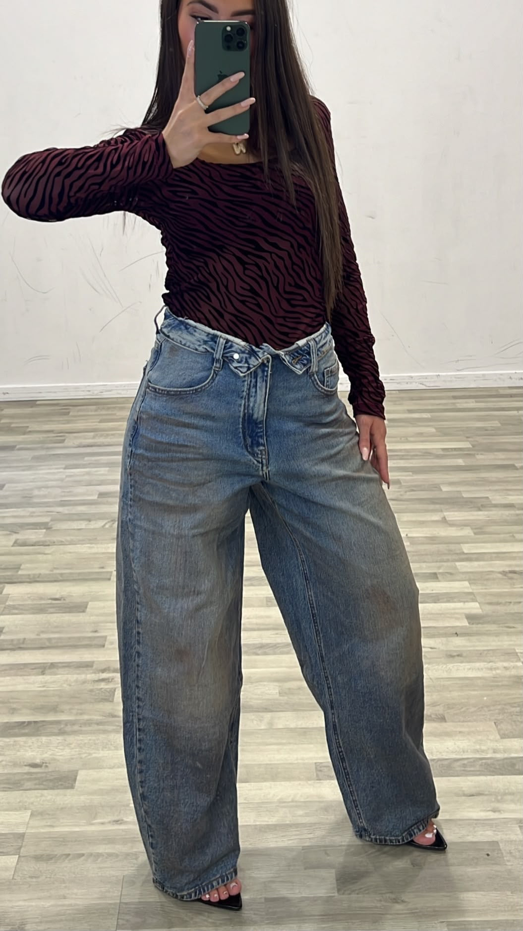jeans con risvolto e sfumature