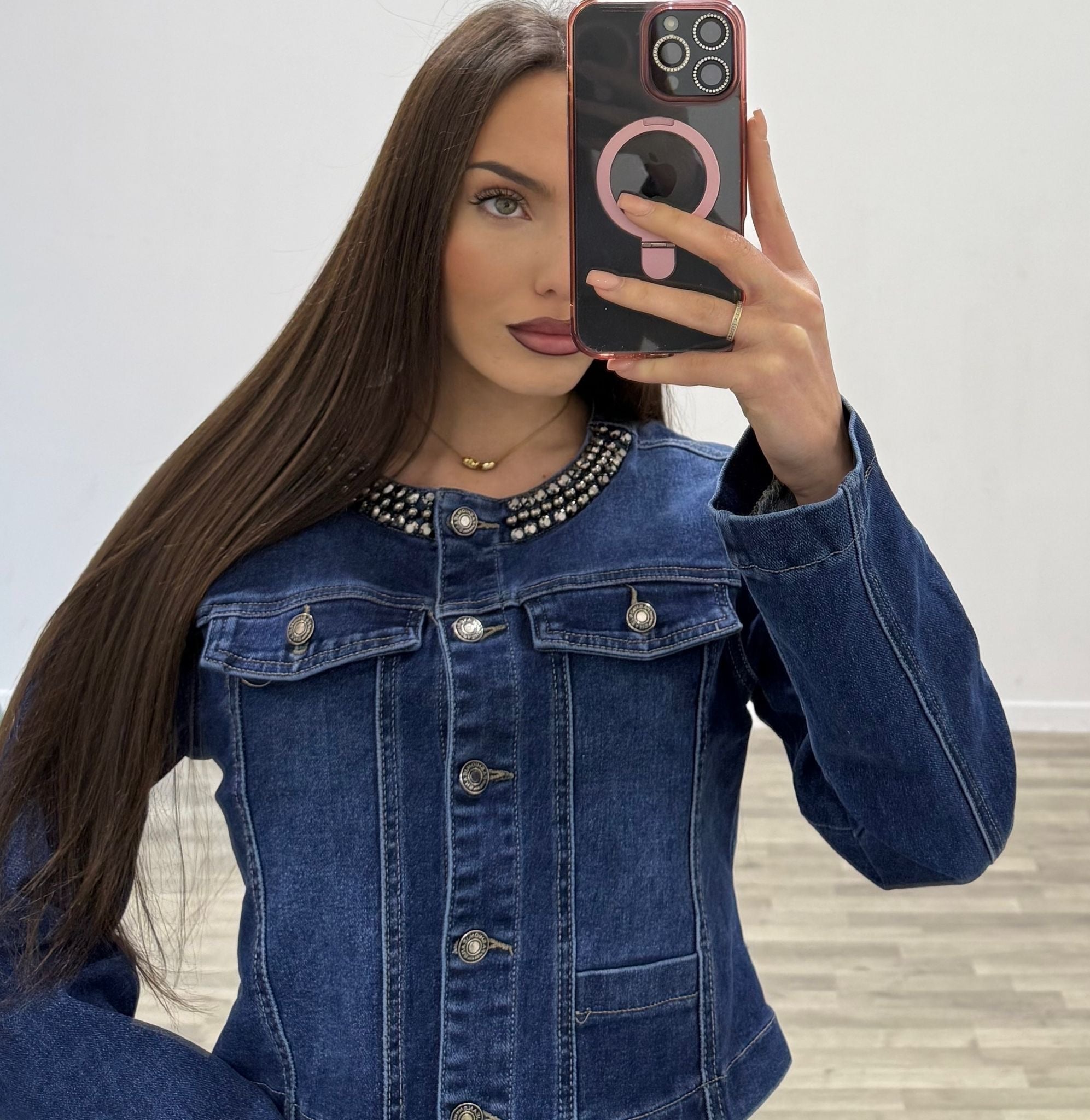 giubbino di jeans con pietrine