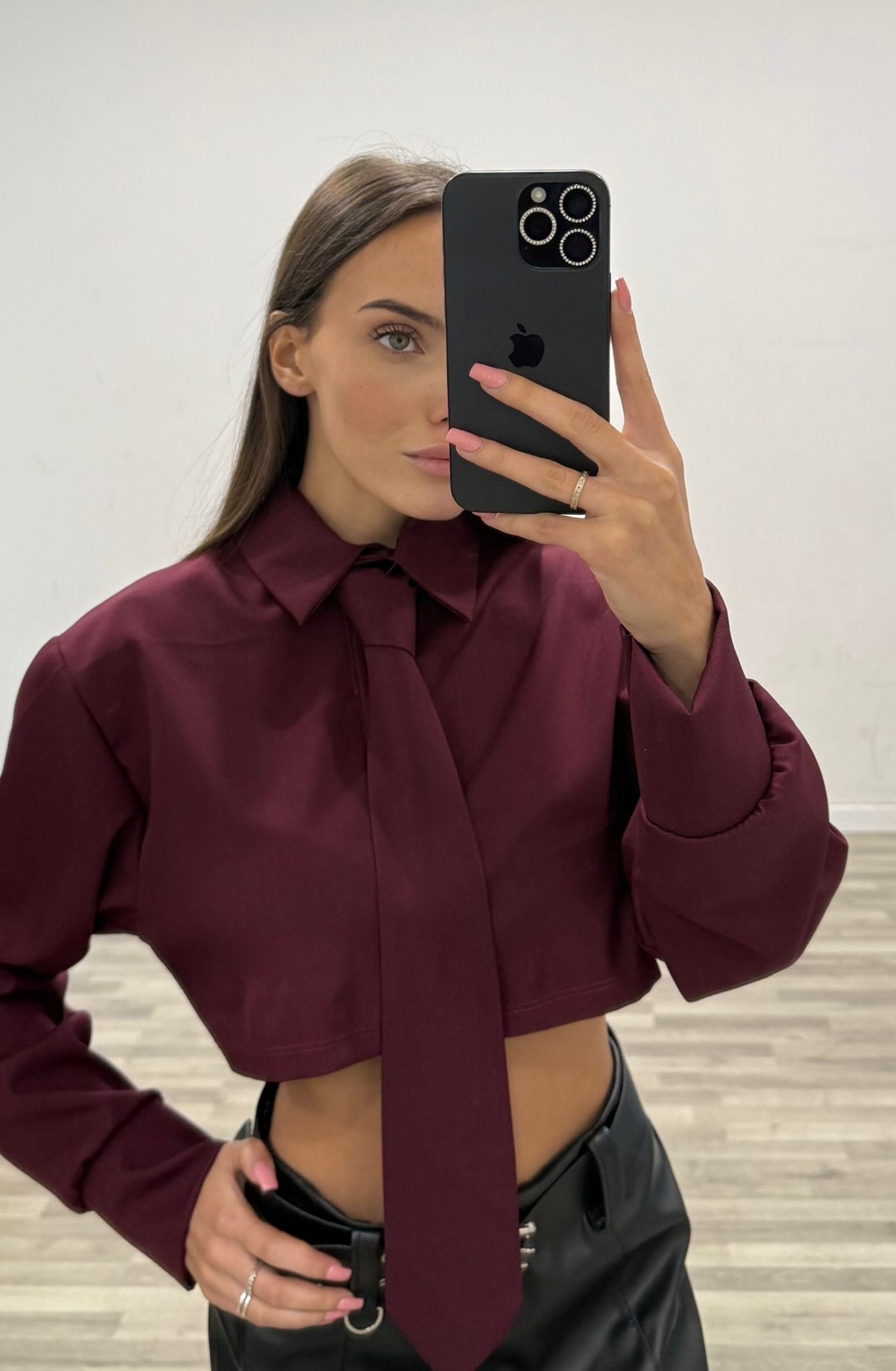 camicia corta con cravatta