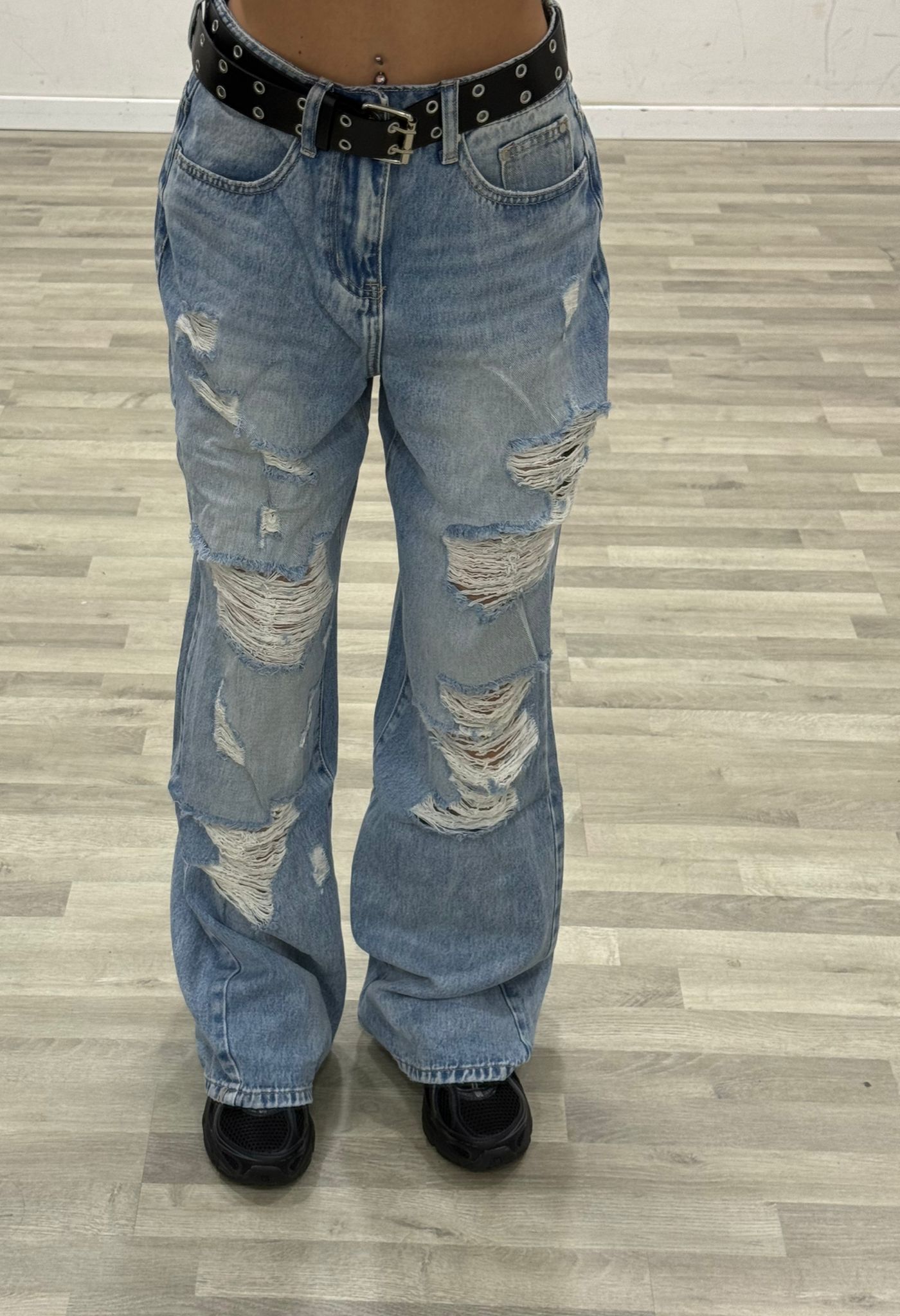 jeans palazzo con strappi