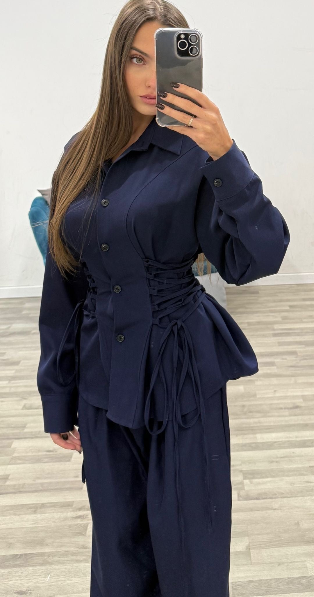 completo camicia con lacci e pantalone