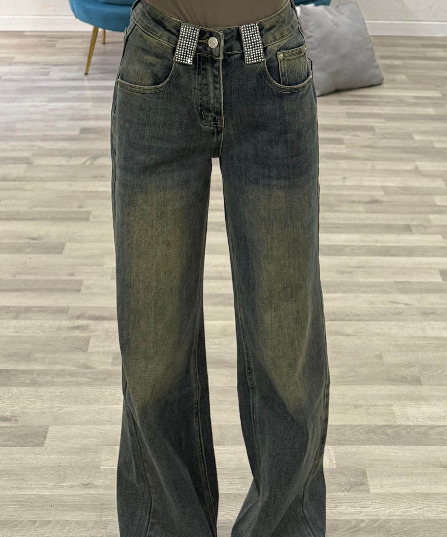 jeans con cuciture di strass