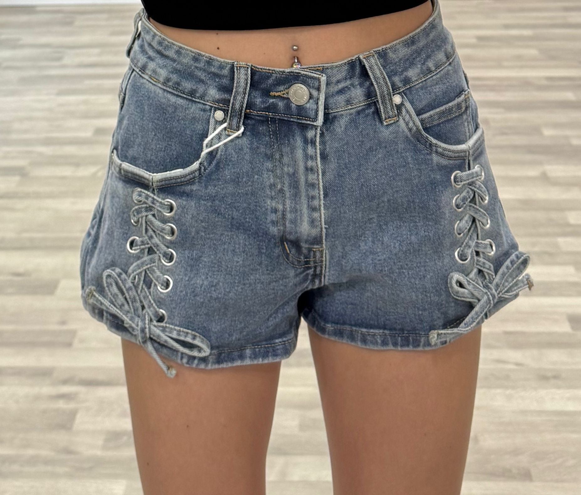 short di jeans con lacci