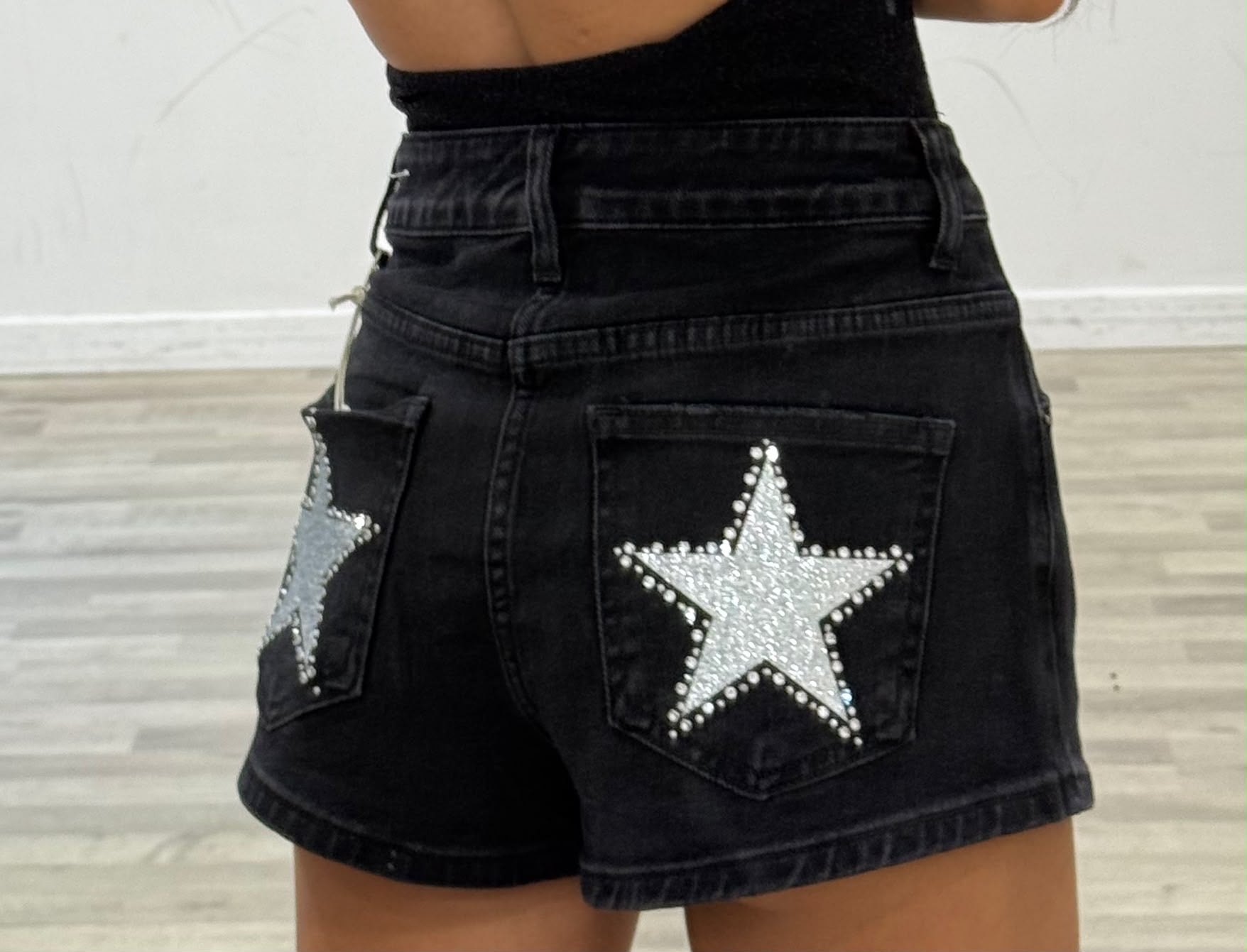 short nero con stelle