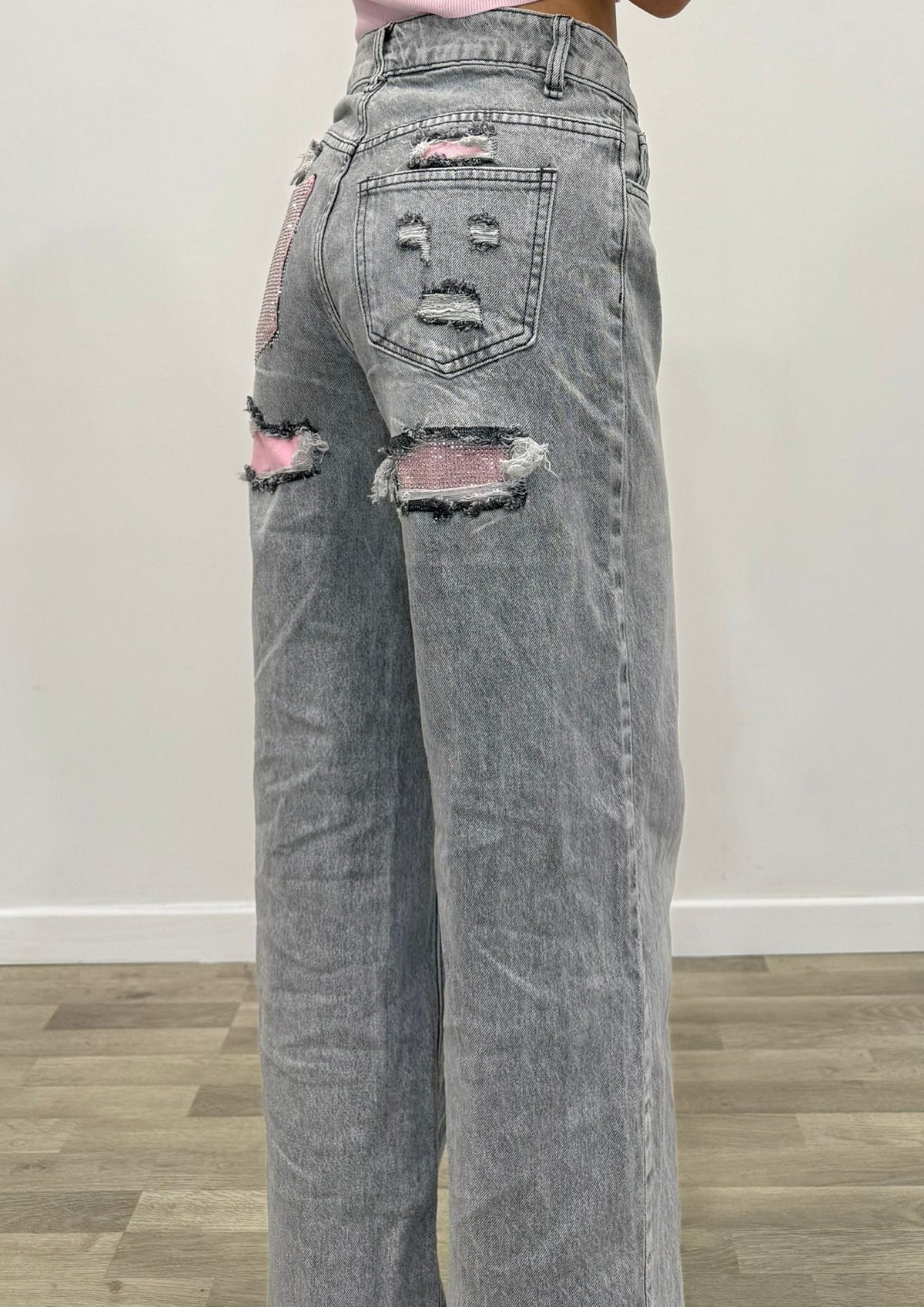jeans grigio con tasca strass rosa