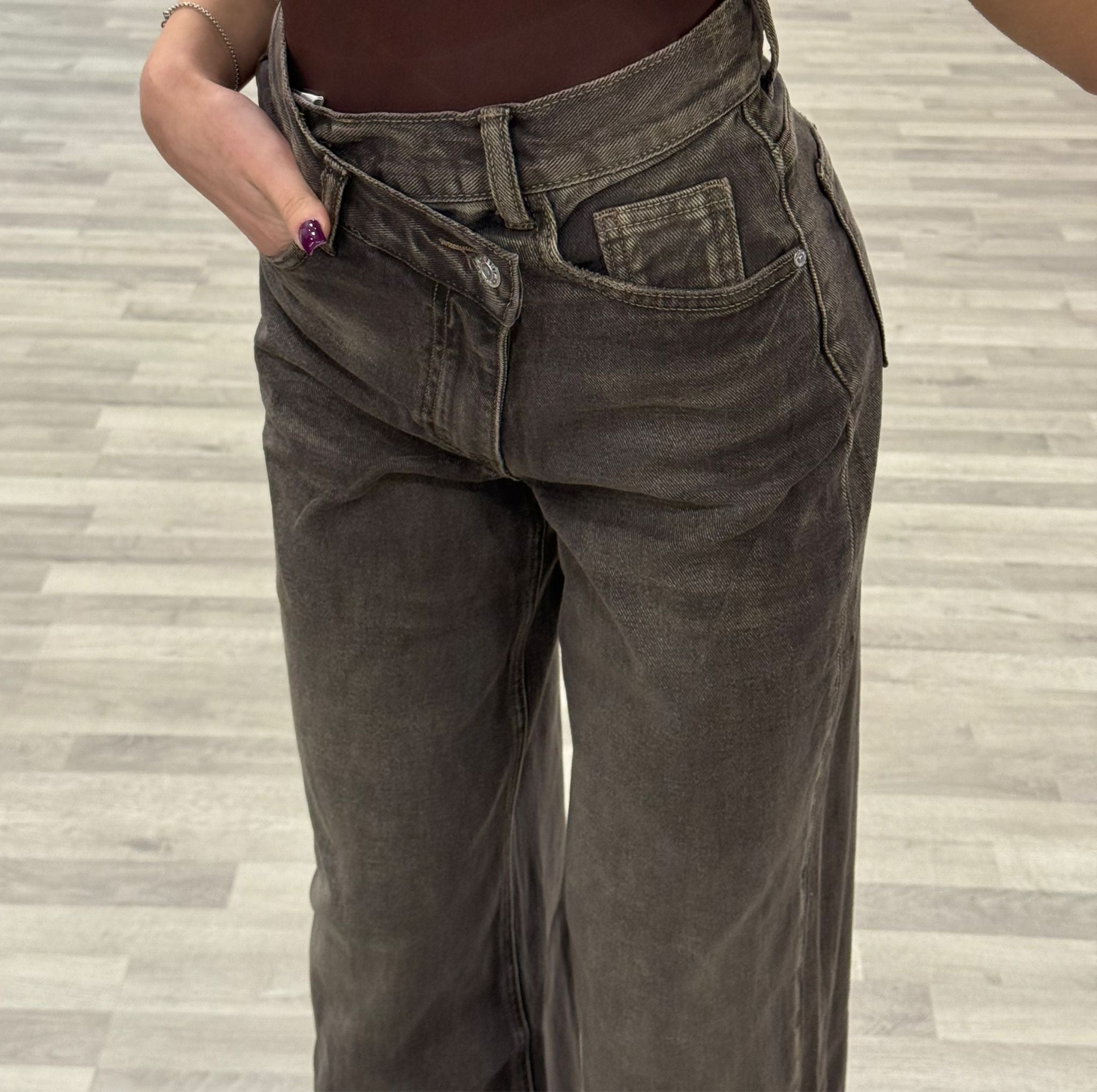 jeans con abbottonatuta trasversale brown