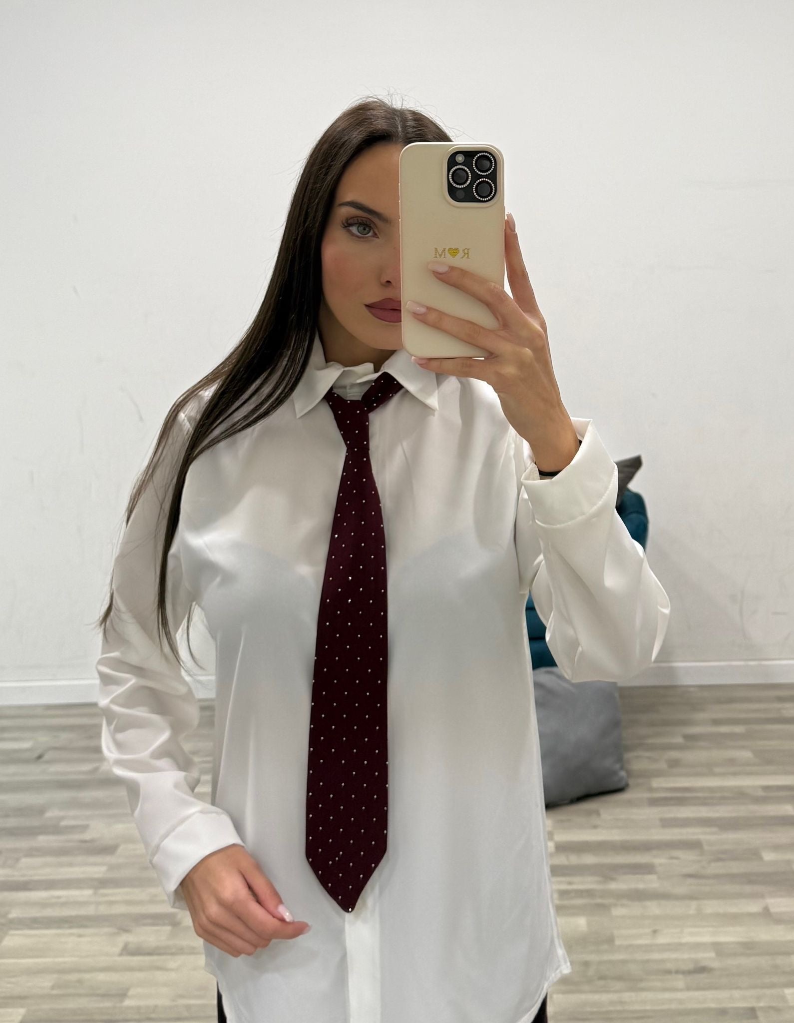 camicia con cravatta brillantini