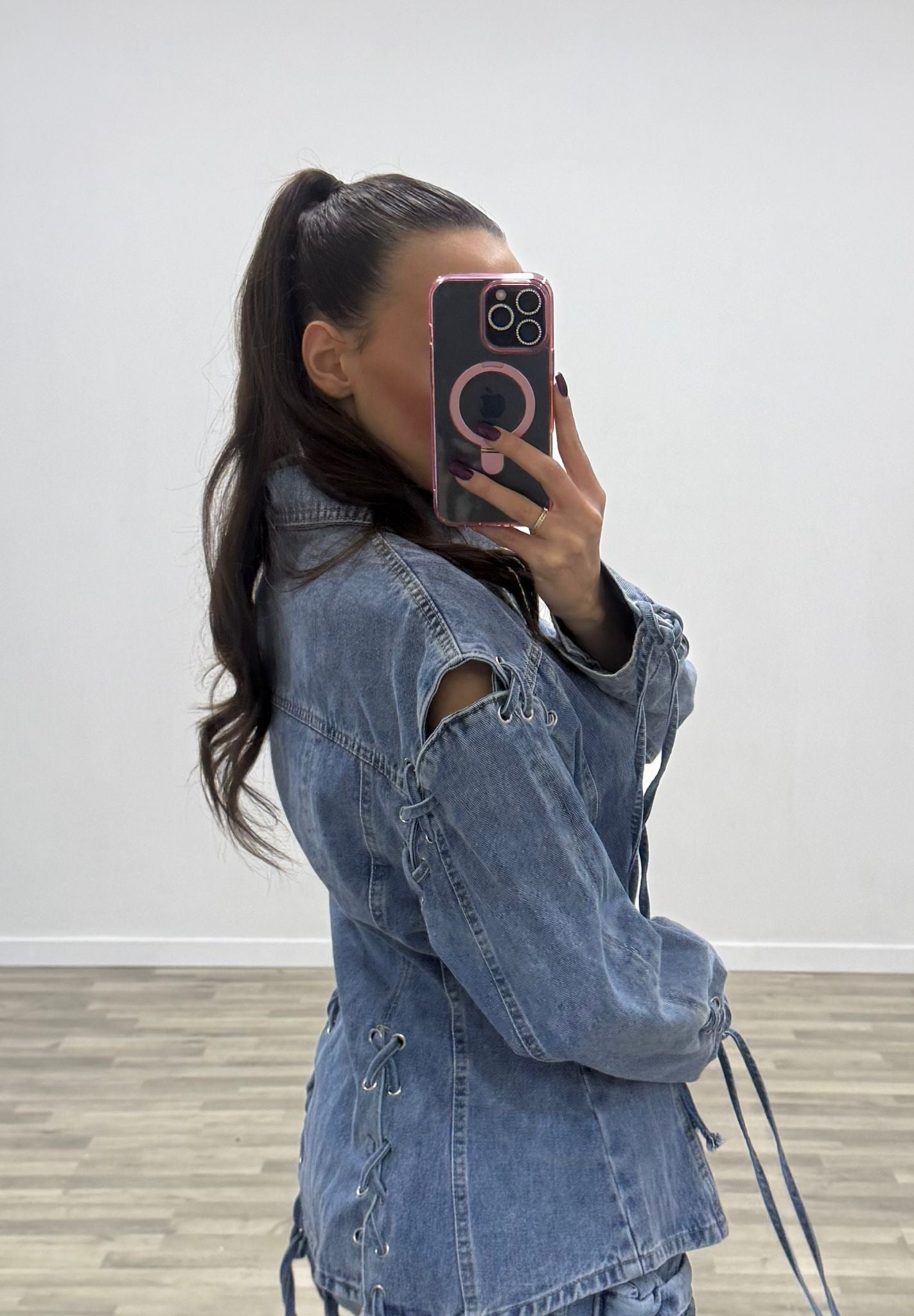 camicia di jeans con lacci