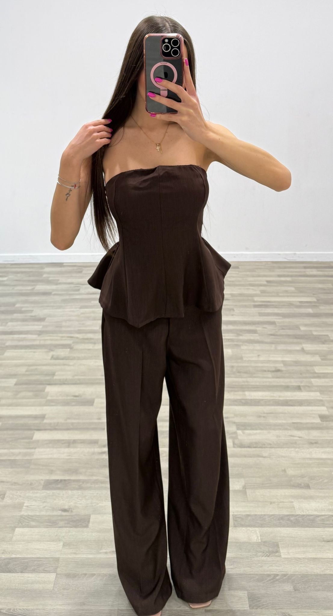 completo top a fascia con pantalone