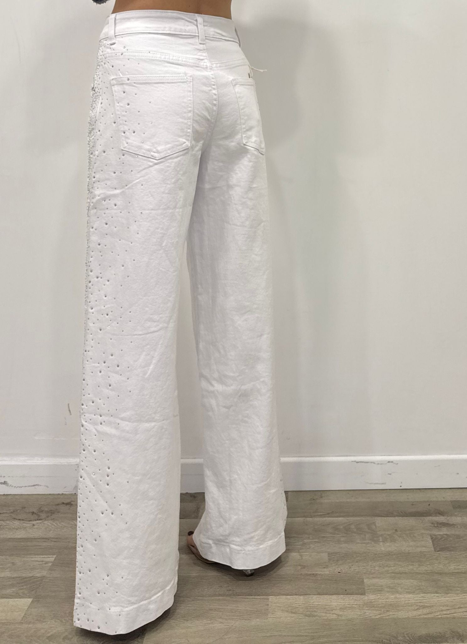 jeans white con ricamo laterale