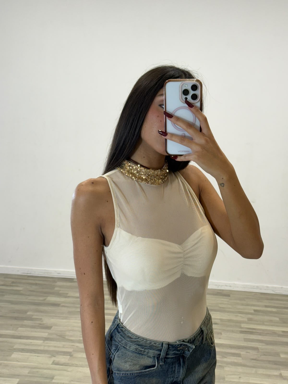 body velato con collo in paielletes