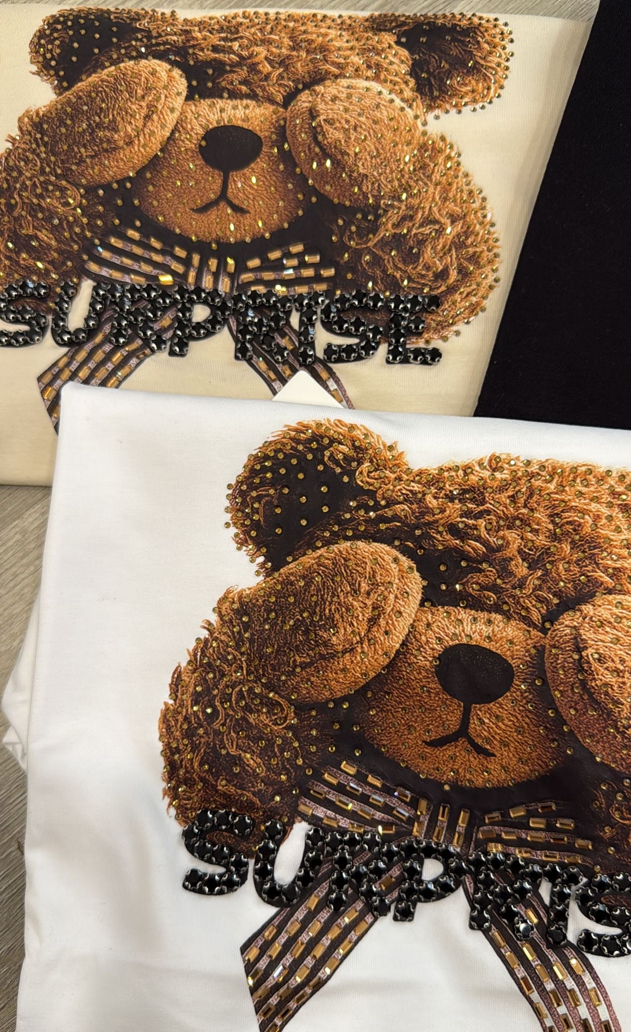 t-shirt teddy mani davanti occhi