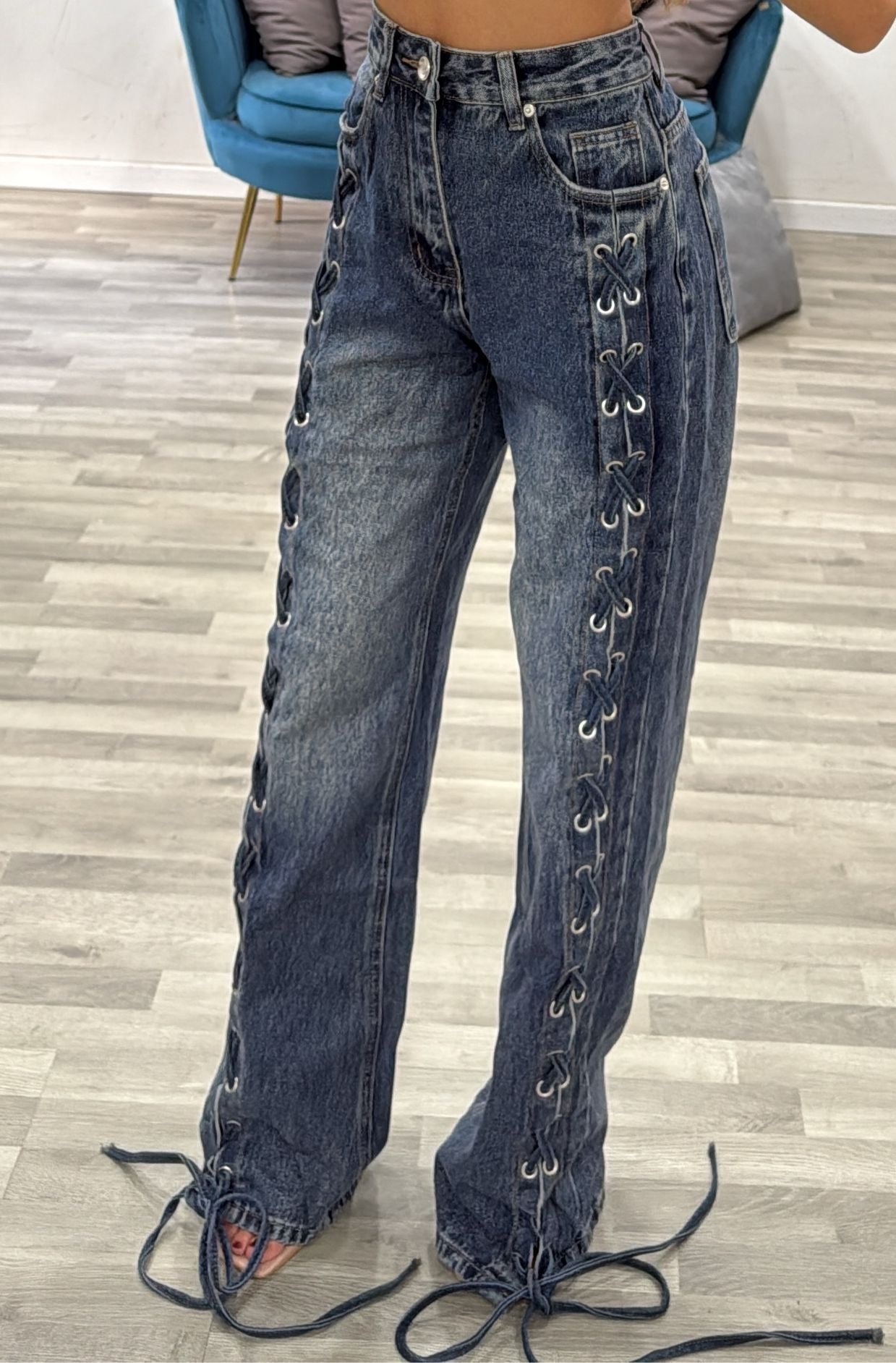 jeans con lacci
