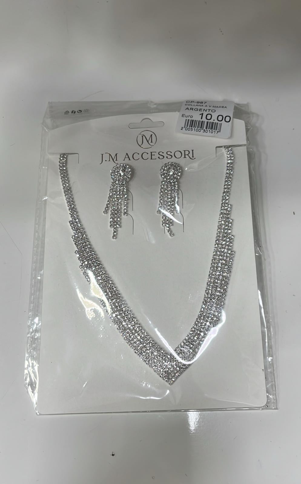 collana a v madea