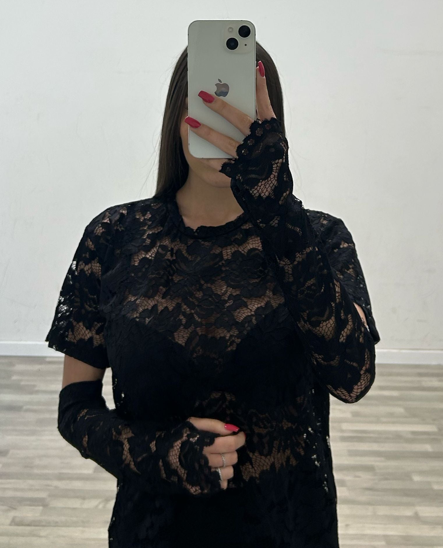 t-shirt pizzo con manicotti