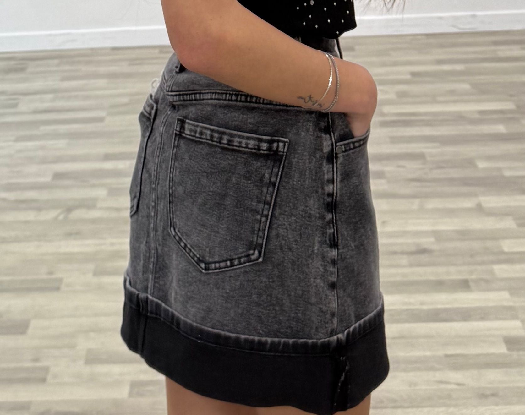 gonna di jeans con risvolto