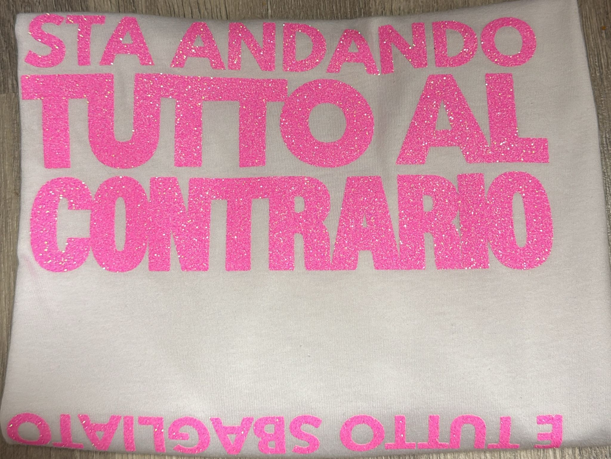 t-shirt tutto al contrario