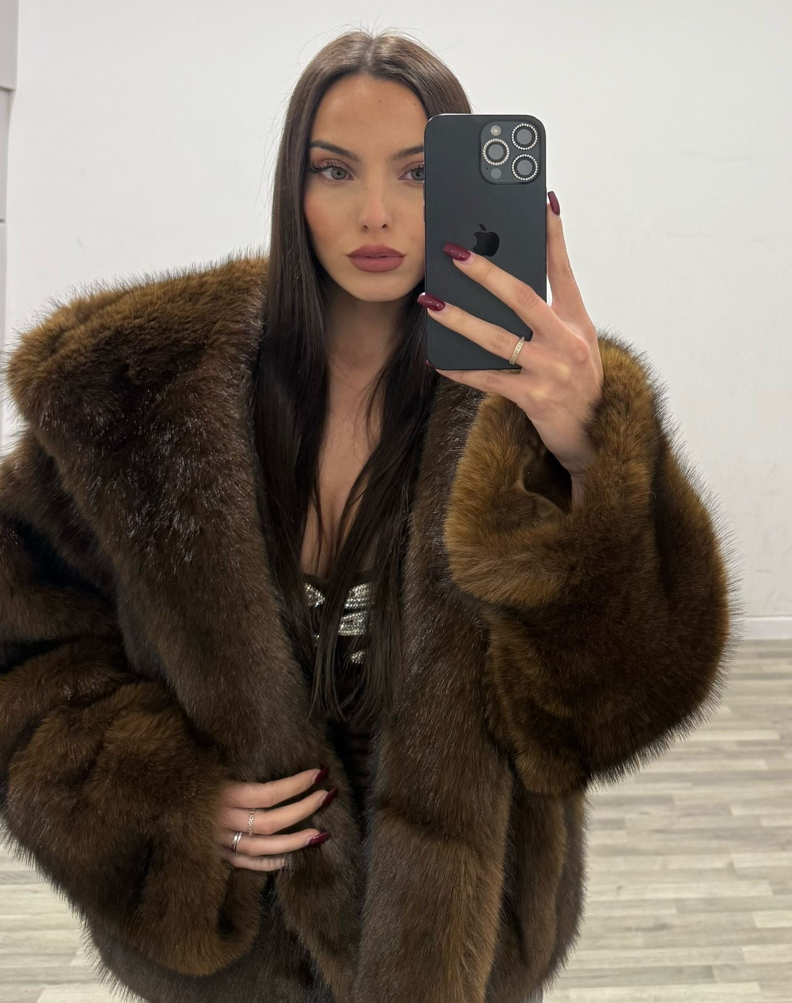 pelliccia con cappuccio visone