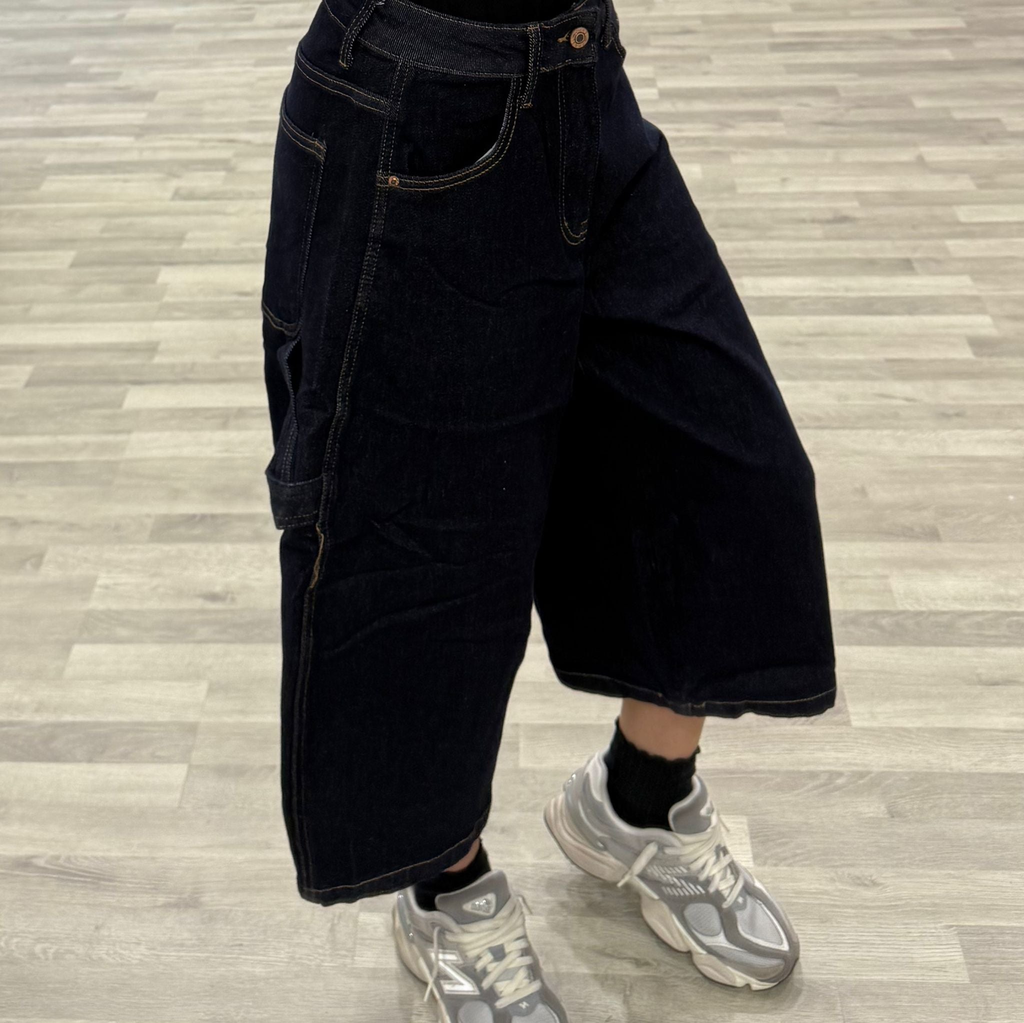 bermuda di jeans scuro